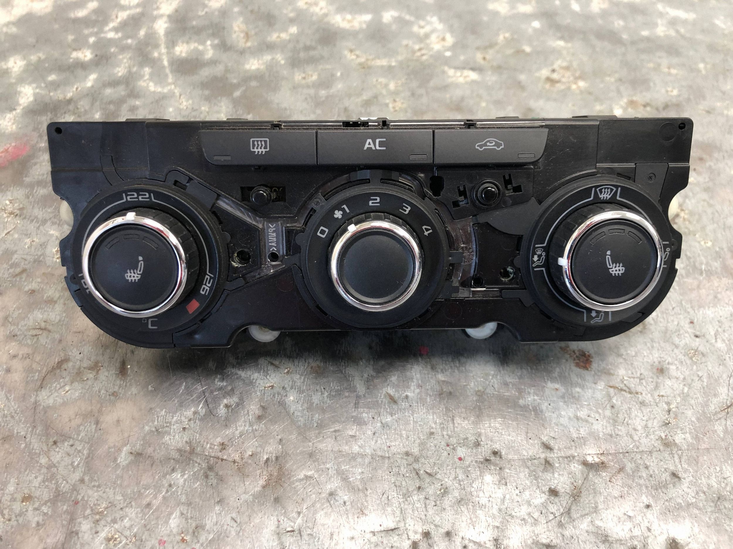 commande de climatisation SKODA OCTAVIA MK2 3T0820047K