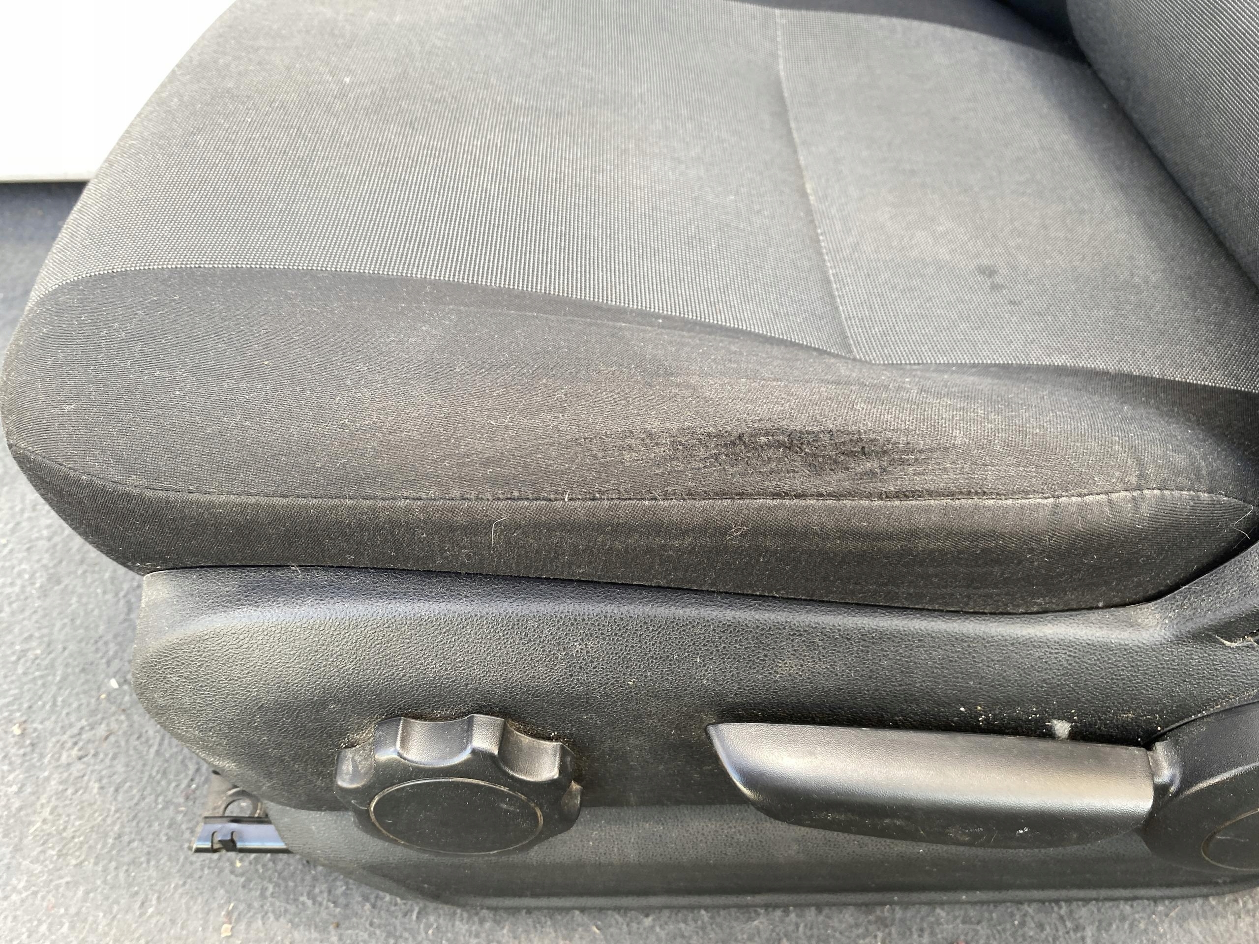 SPRINTER 906 VW CRAFTER 06- seat front driver´s left Z PODLOKIETNIKIEM