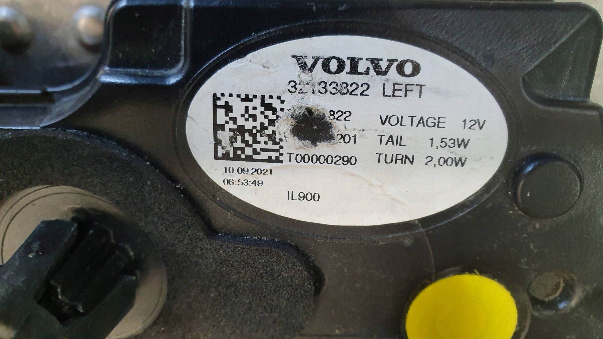 light rear part left VOLVO C40 to the bonnet 21- 32133822