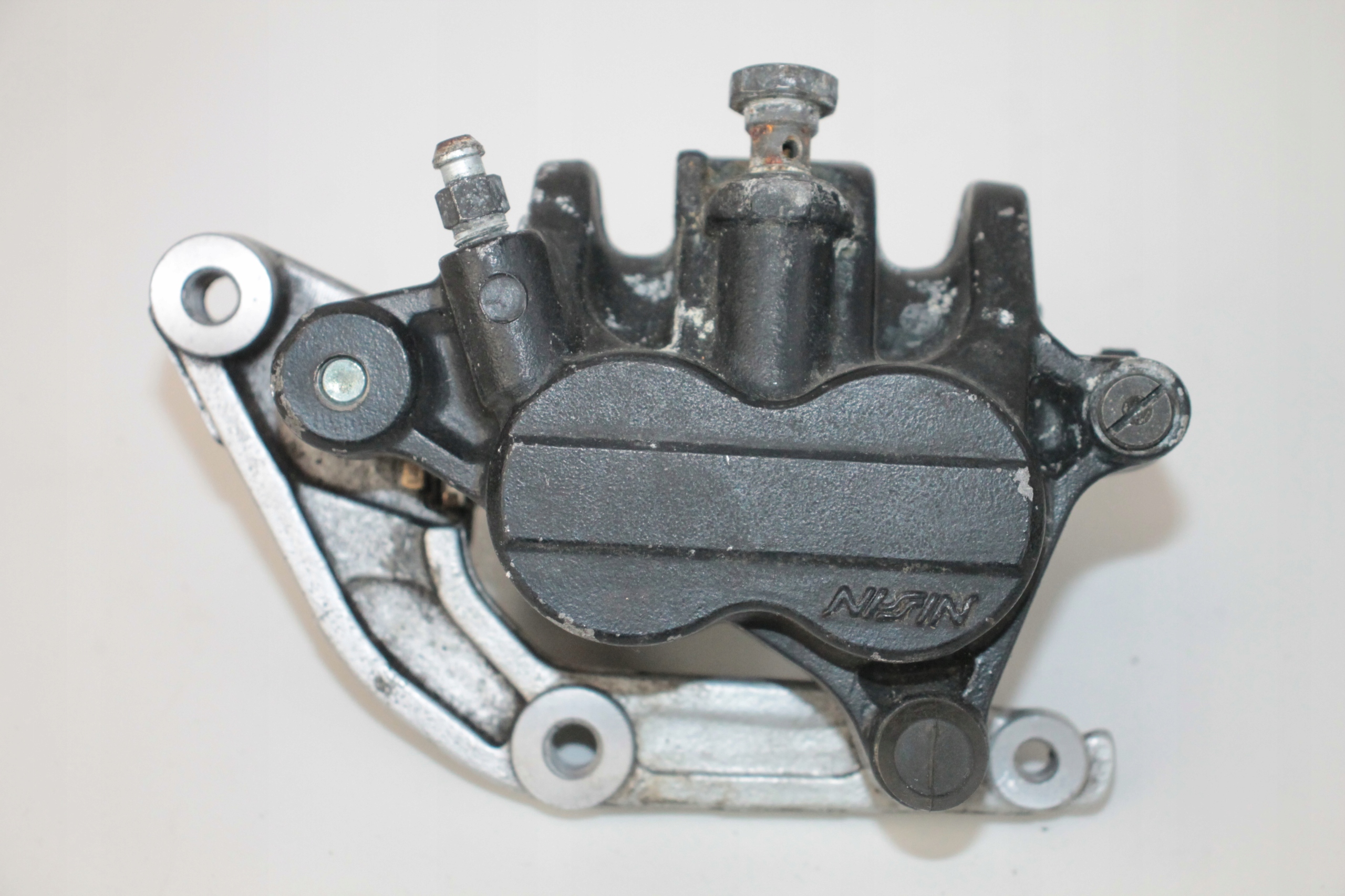 32 - TRIUMPH SCRAMBLER 900 ПЕРЕДНІЙ ГАЛЬМІВНИЙ СУПОРТ