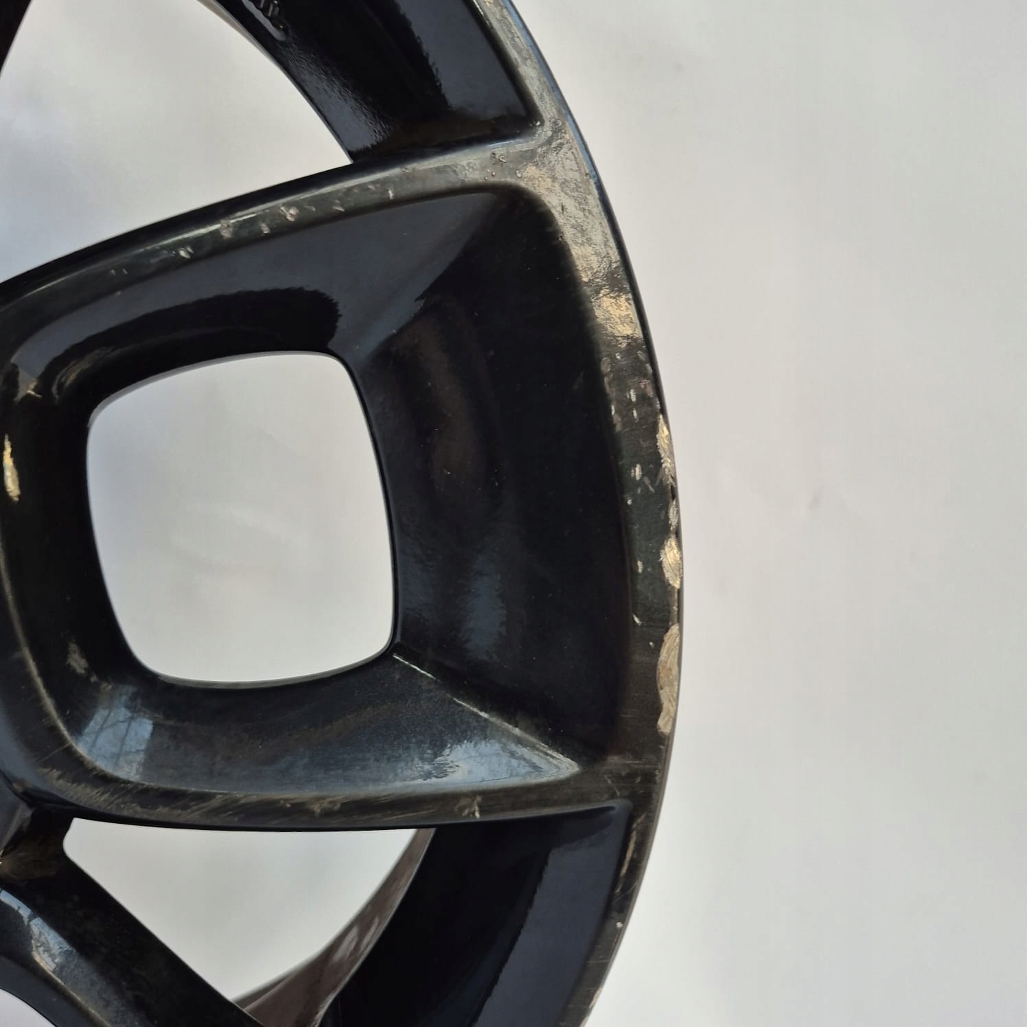 SUZUKI 62R6-650 5JX16 16" disk hliníkový