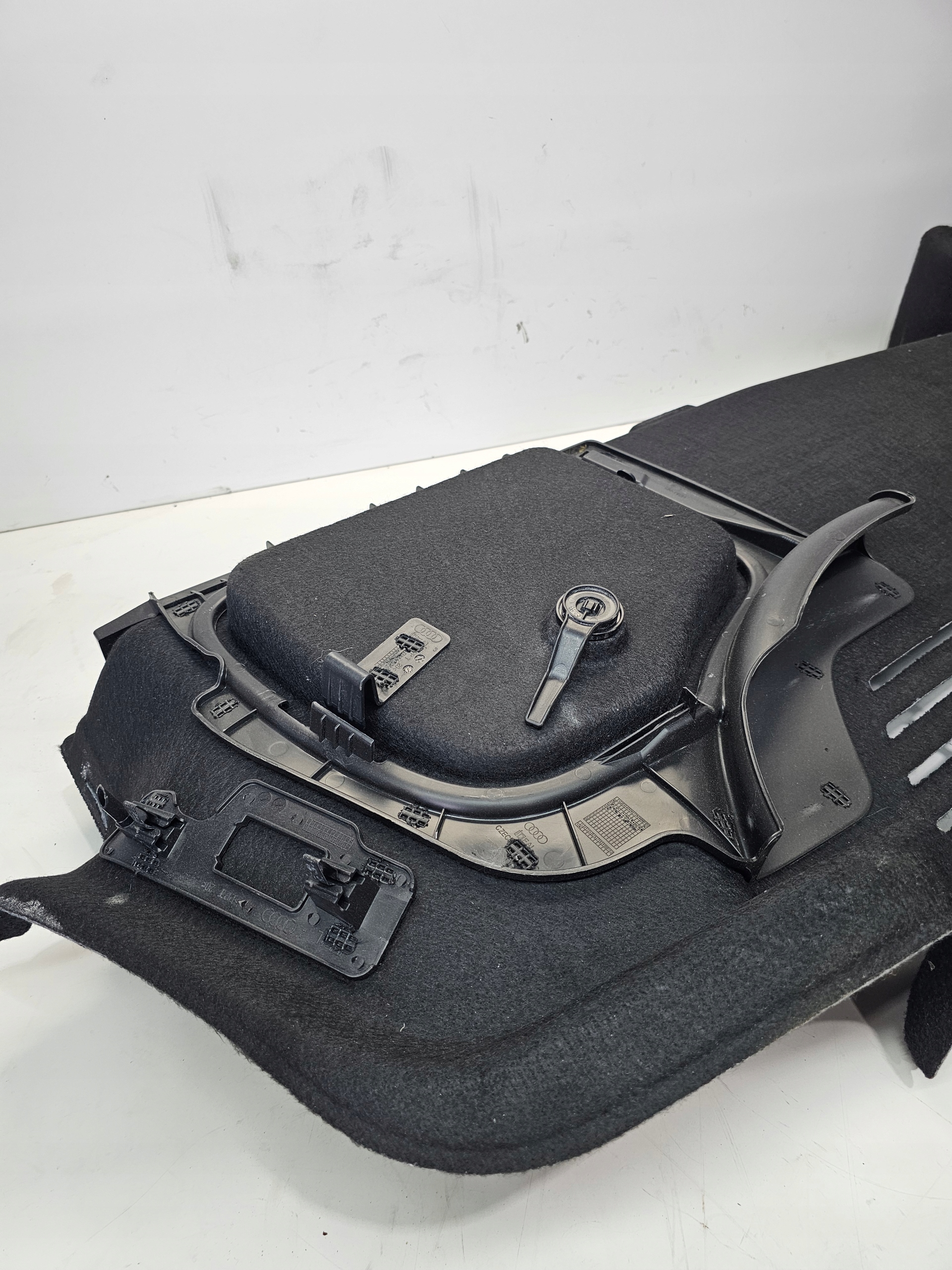 boot upholstery AUDI A4 B9 8W5863879AA