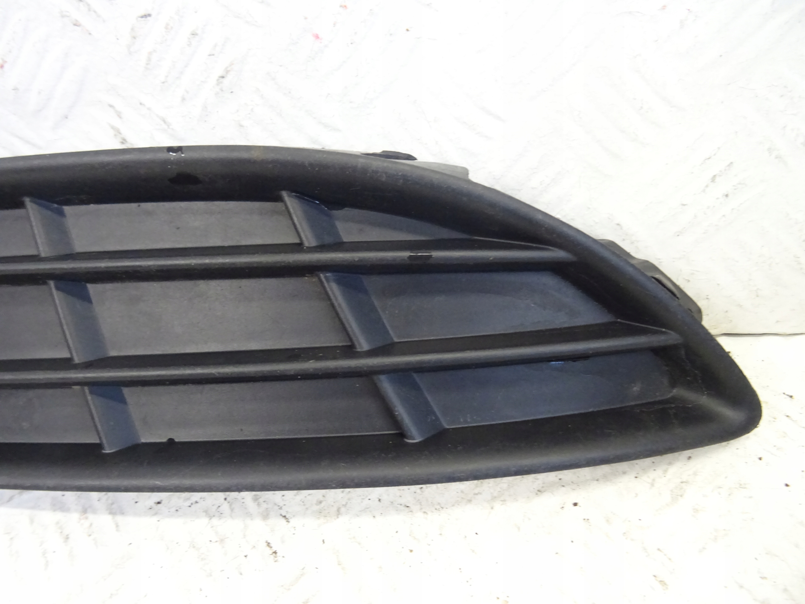 grid of a bumper front front right SKODA FABIA II 5J0807368A
