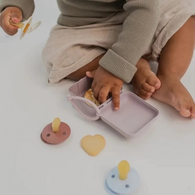 BIBS PUDEŁKO POJEMNIK OPAKOWANIE NA TRZY SMOCZKI Materiał plastik silikon