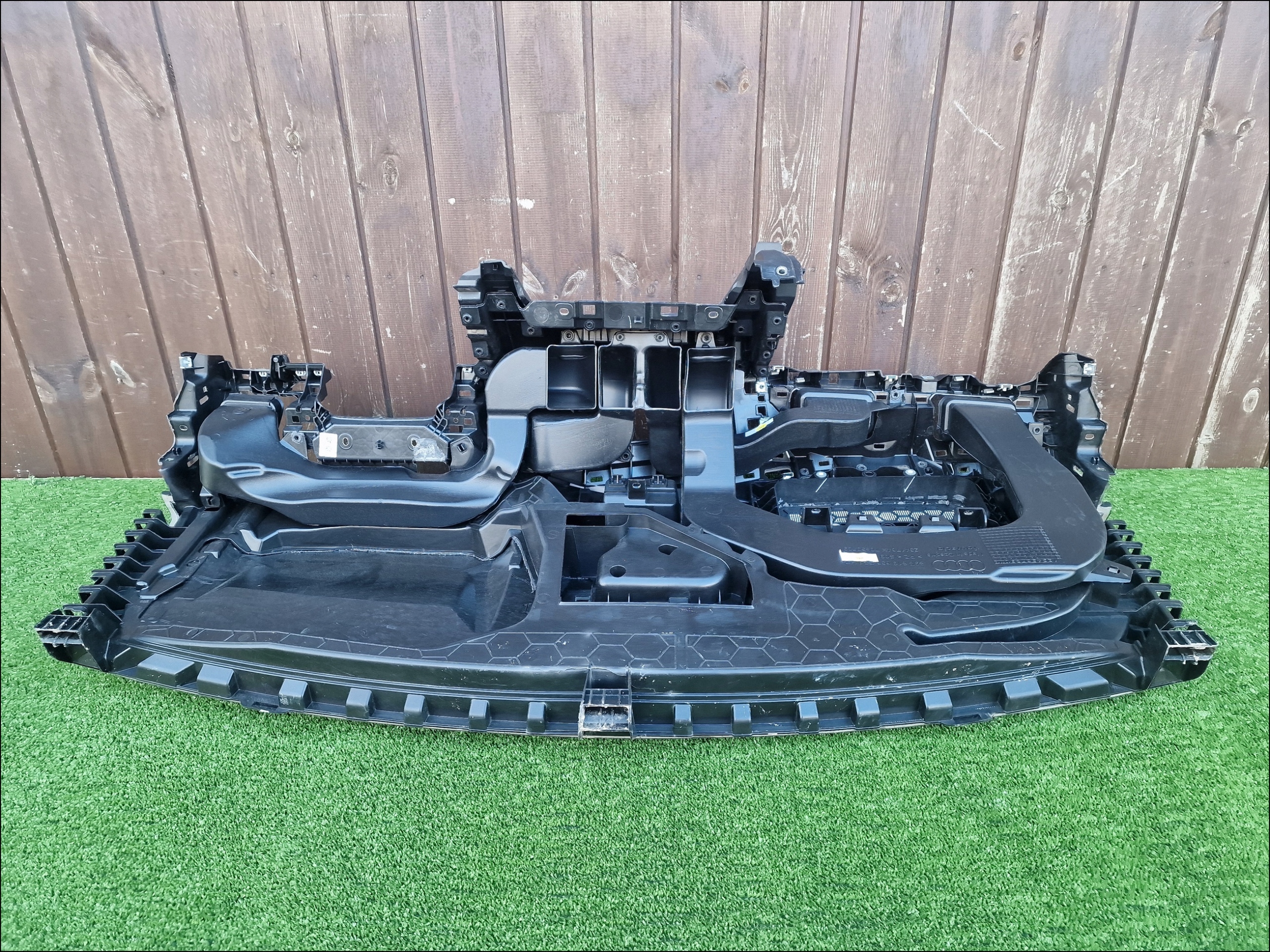 AUDI Q4 E-TRON console dashboard instrument panel cockpit 89B857001 68B