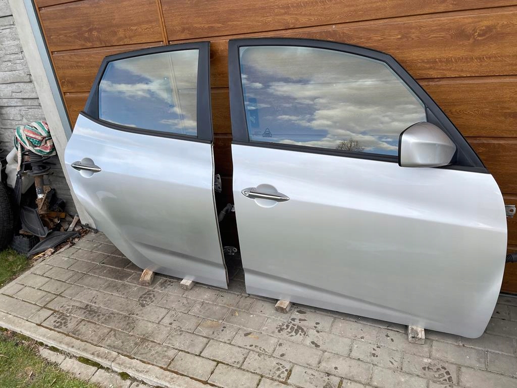 KIA VENGA HYUNDAI IX20 09-19 DRZWI PRAWY PRZÓD PRZEDNIE 2R
