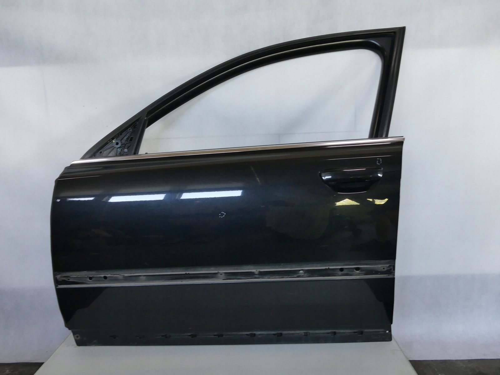 AUDI A8 D3 dveře levý předek holé LZ9W