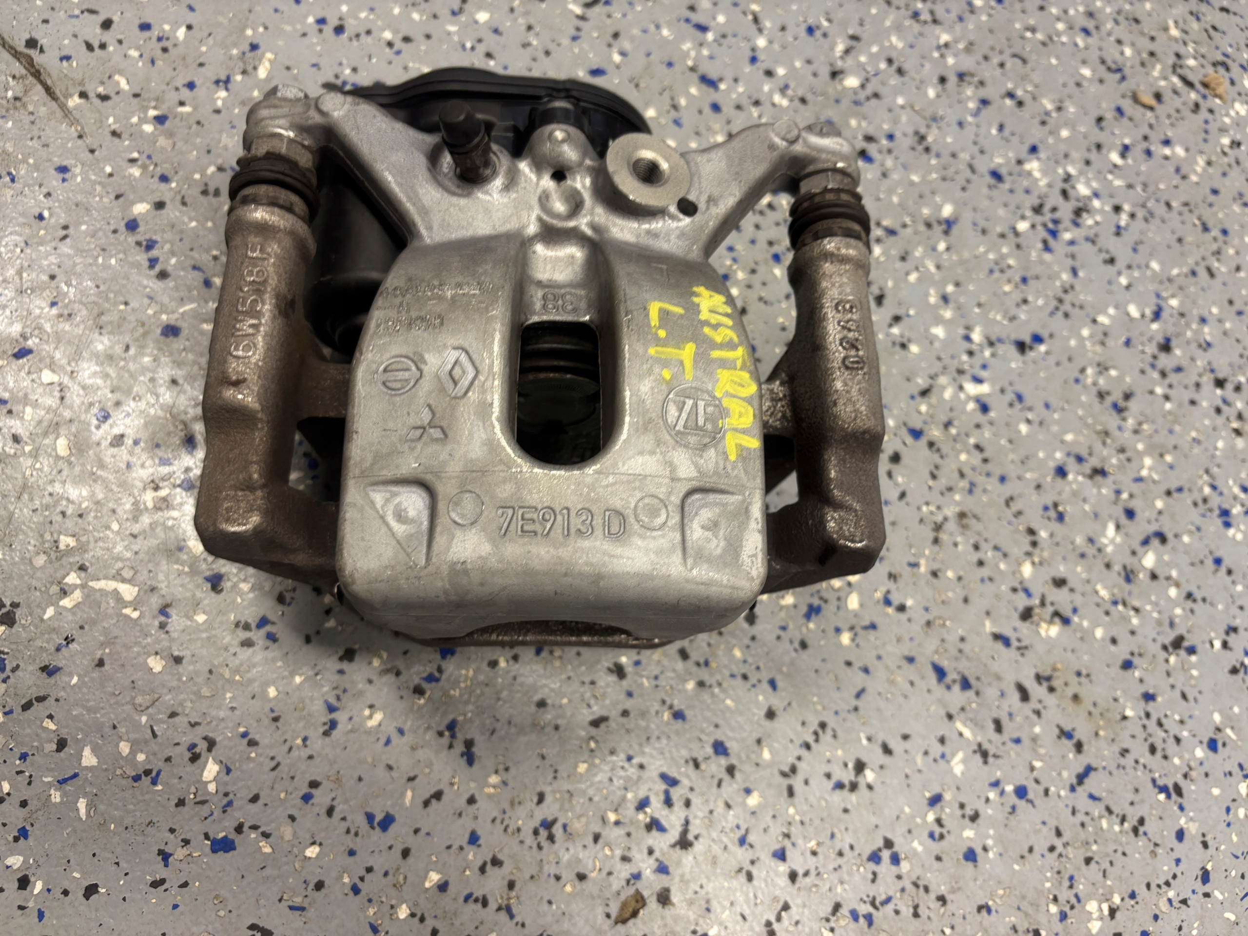 RENAULT AUSTRAL 1,2 E-TECH caliper brake left rear part 7E913D