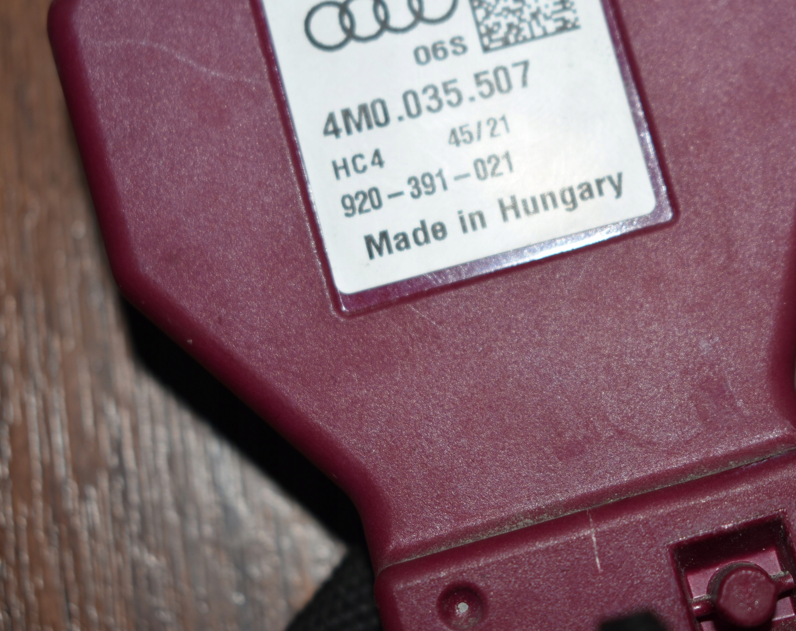 IDEALNA ANTENA AUDI URUS 1