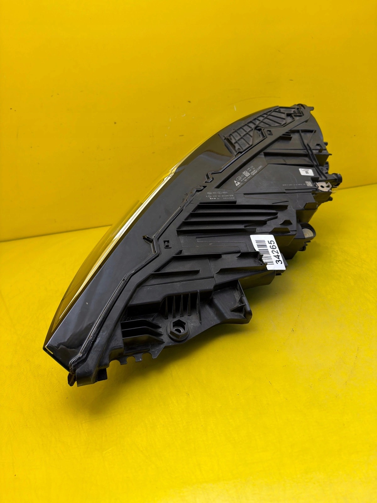 light right Audi Q8 RSQ8 Matrix 4M8941036