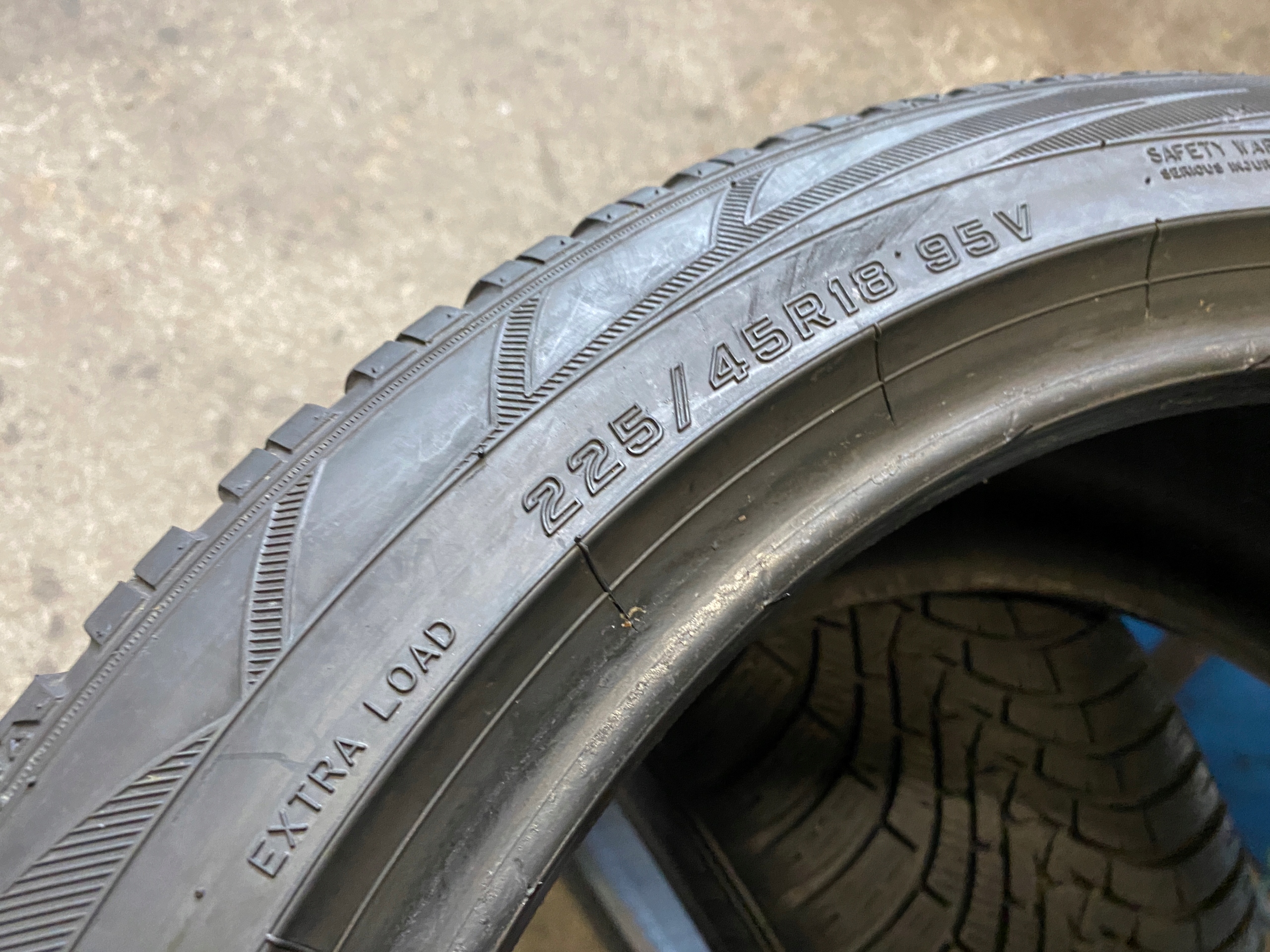 2 tyres winter 225/45R18 Falken EUROWINTER HS01 7mm