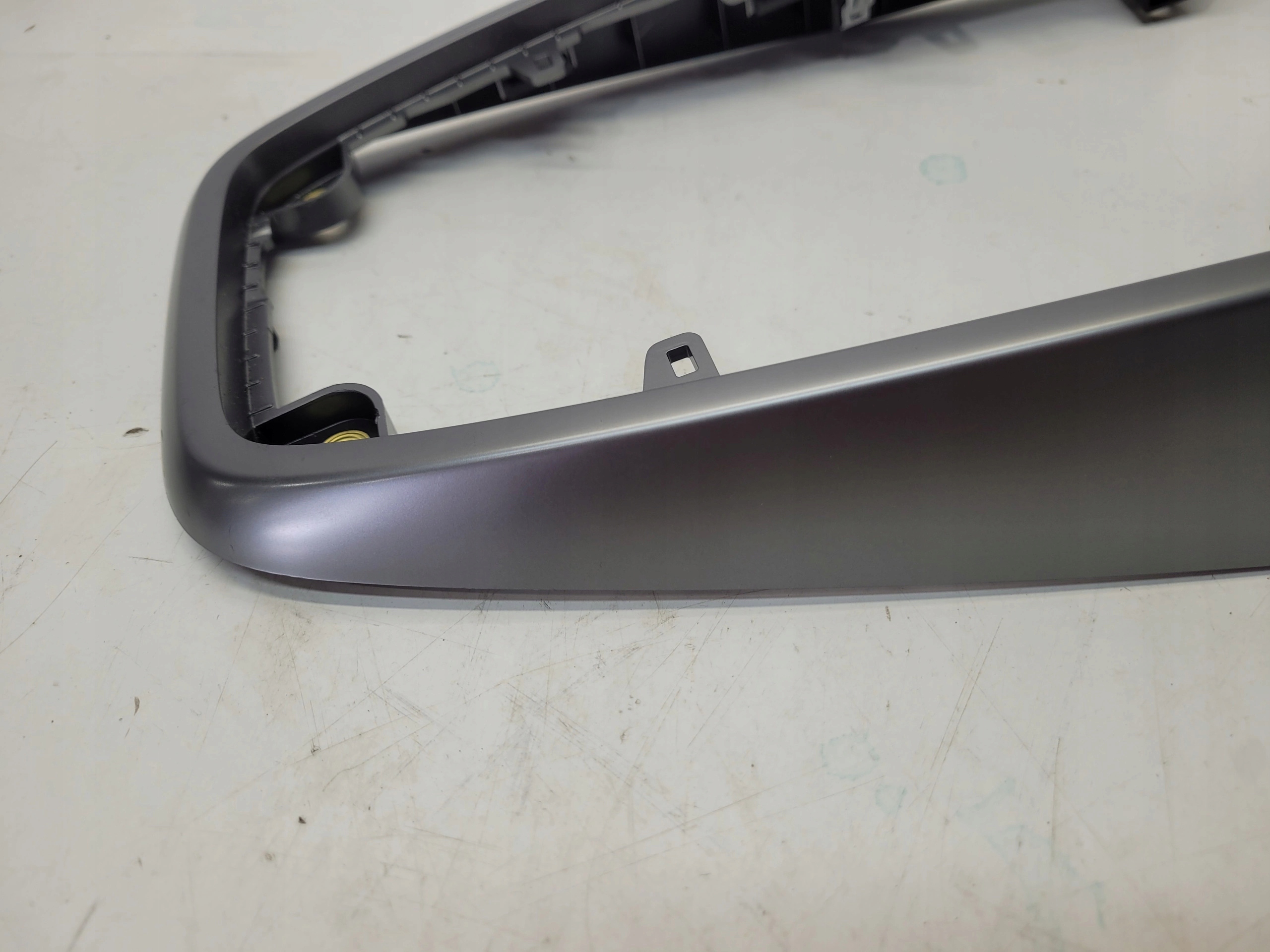DEKOR TUNELU SRODKOWEGO AUDI Q4 E-TRON 89A863969 E09