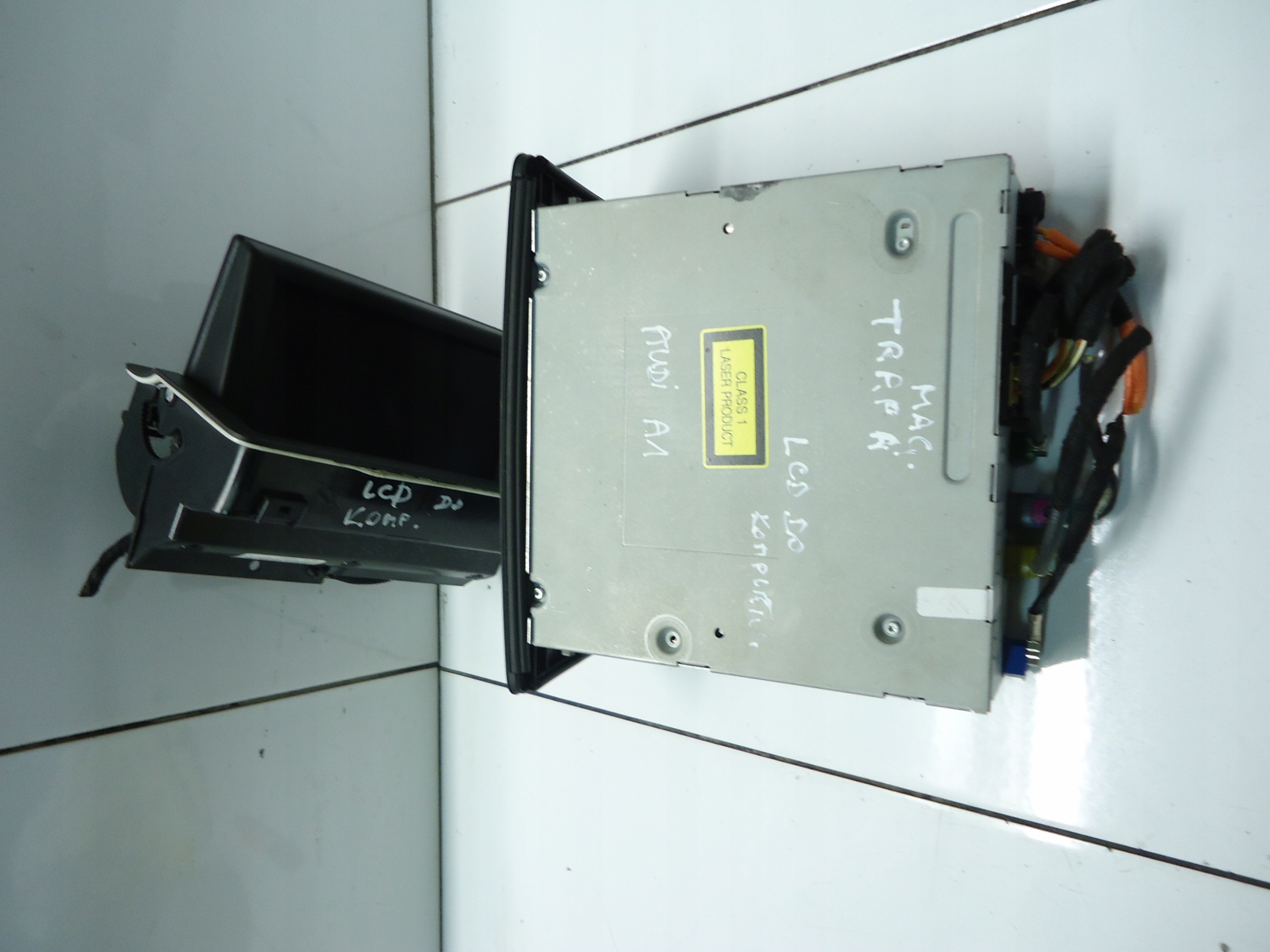 AUDI A1 RADIO CD 8X0035678D display LCD