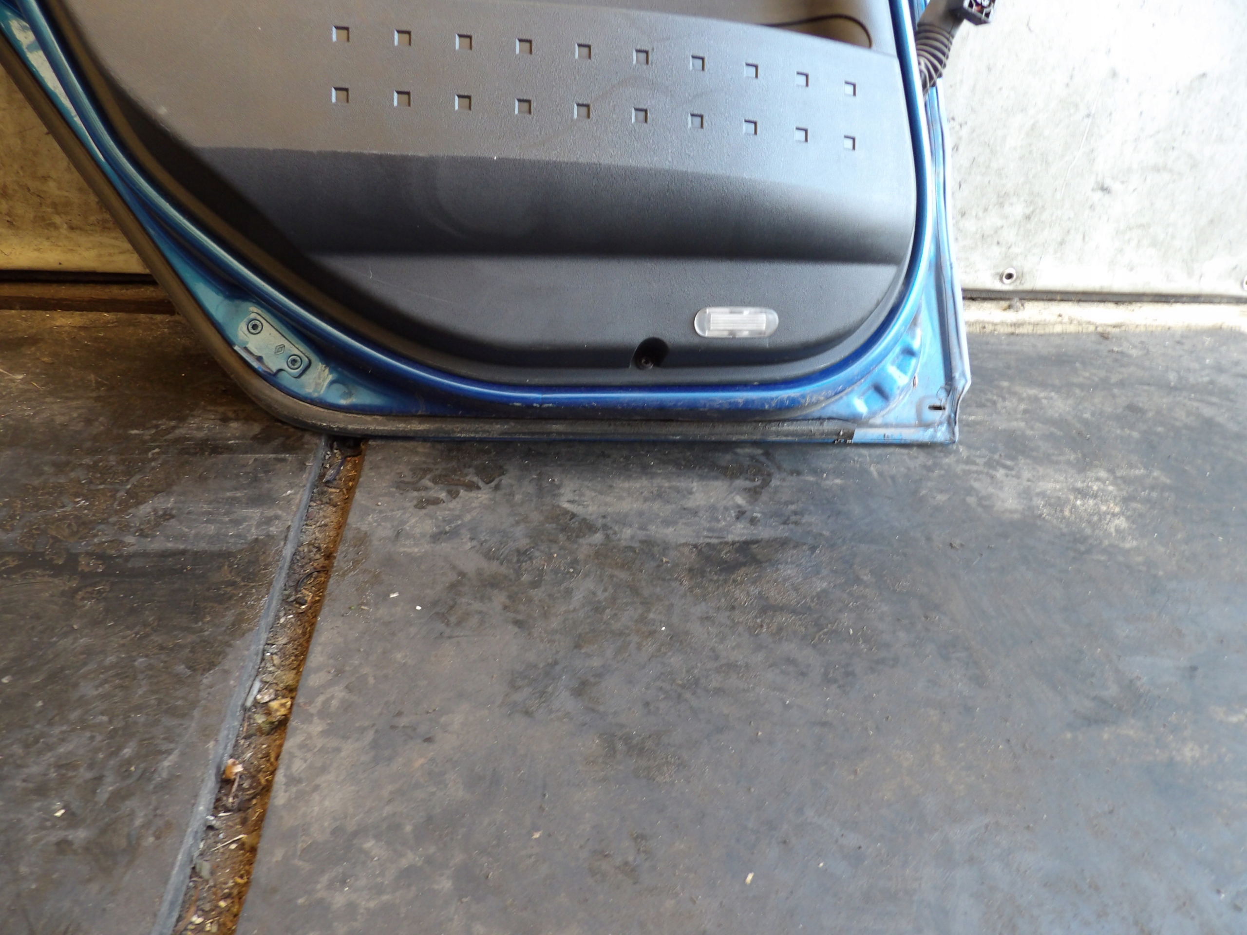 Renault Megane II door rear. left lak. TEI45 HB 5D