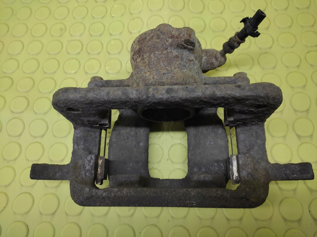 PEUGEOT 407 2.0 caliper right front