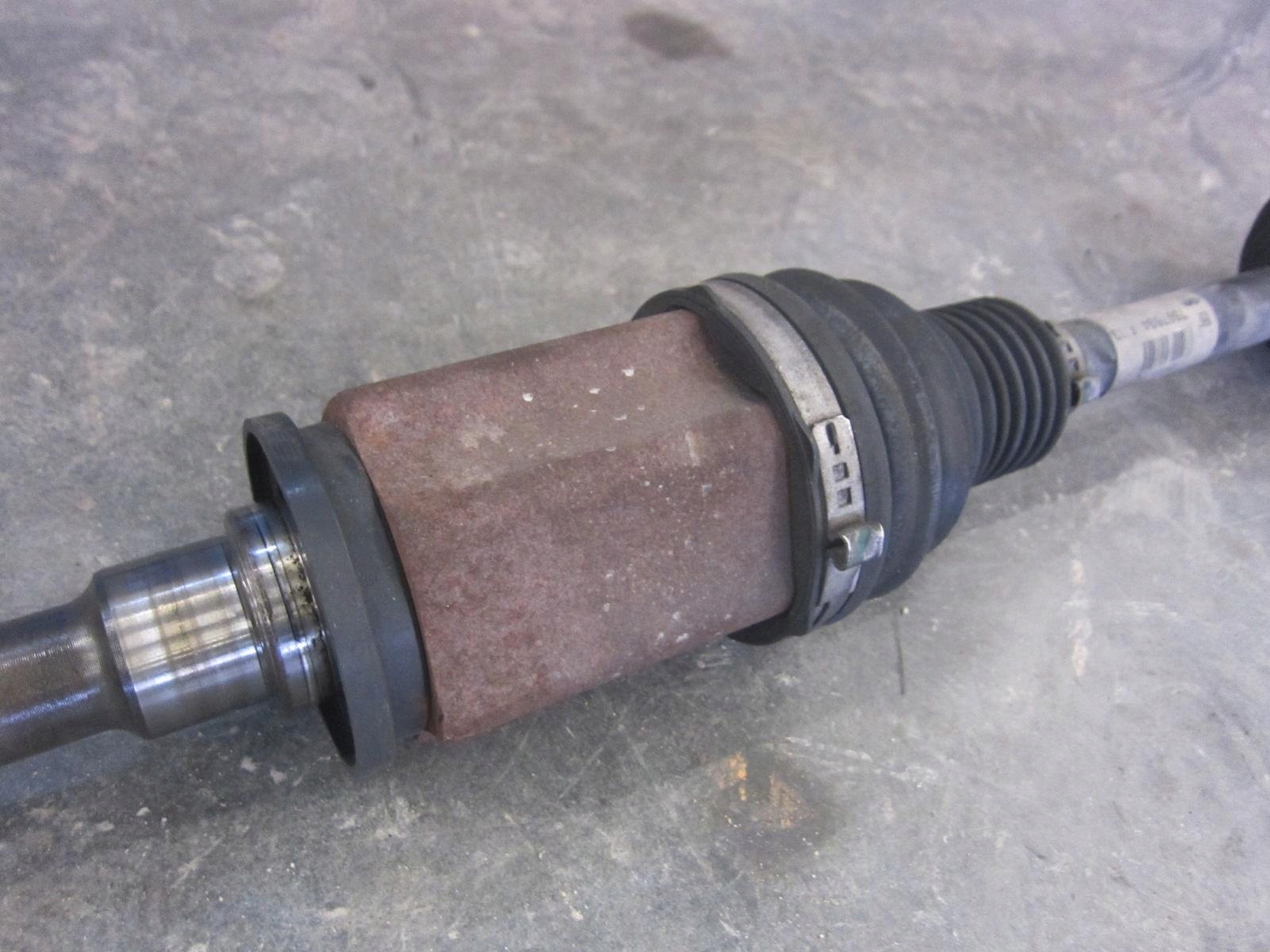 BMW F30 XDRIVE 4X4 PÓŁOŚ PRAWA PRAWY PRZÓD 7597694 Producent części BMW OE