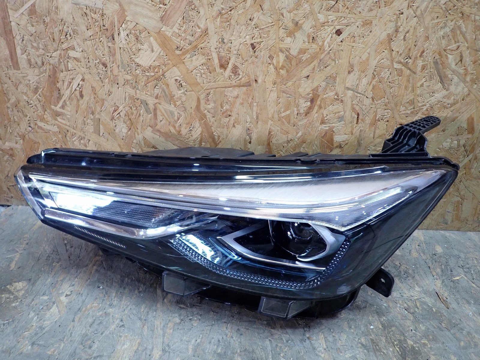 LAMPA LEWA REFLEKTOR LEWY FULL LED MG MG5 5 V EV 2020-