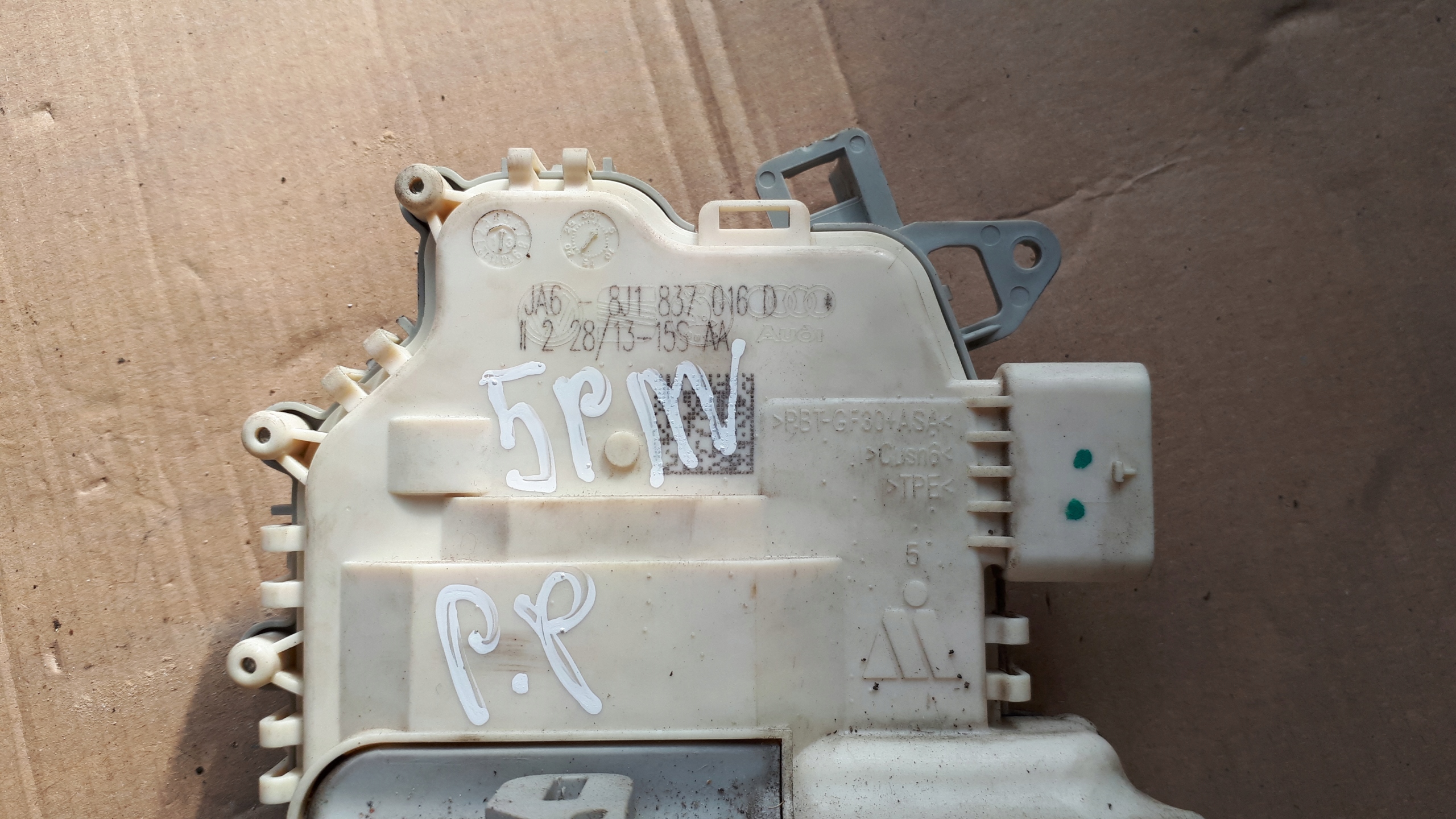 A6 C7 4G lock door right front 5PIN A7 S4 B8 A5