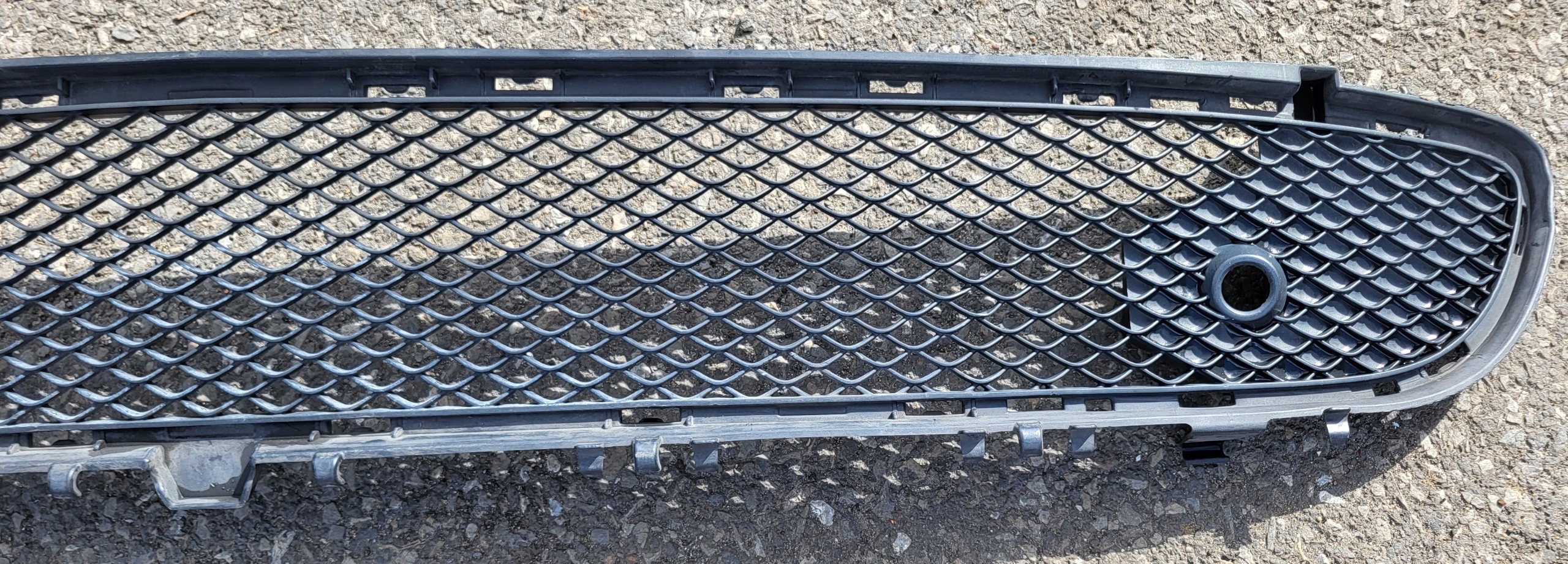 grill grille central of a bumper front grid MERCEDES GLA W156 ORYINAL
