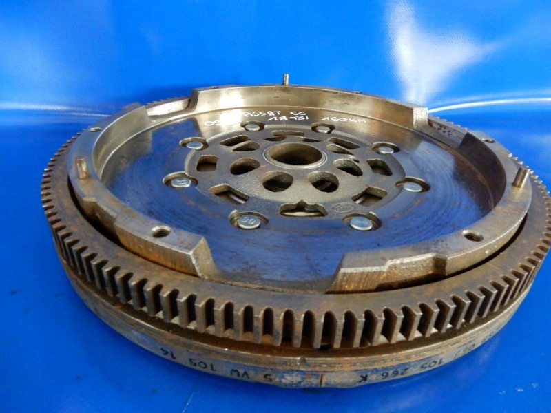 06J105266K - ДВУХМАССОВОЕ КОЛЕСО PASSAT CC 1.8 TSI 160KM