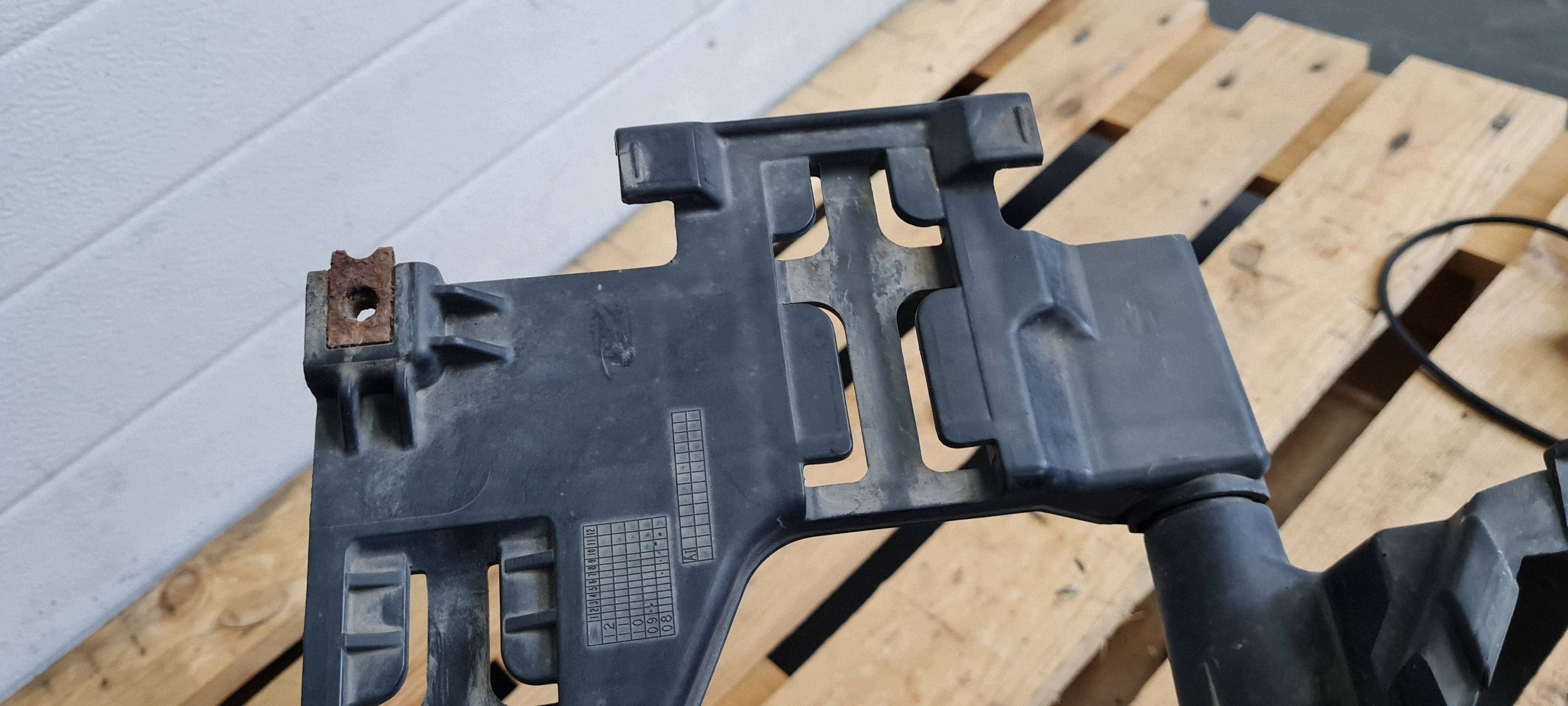 Q5 8R support bracket support holder lights left left front 8R0805607