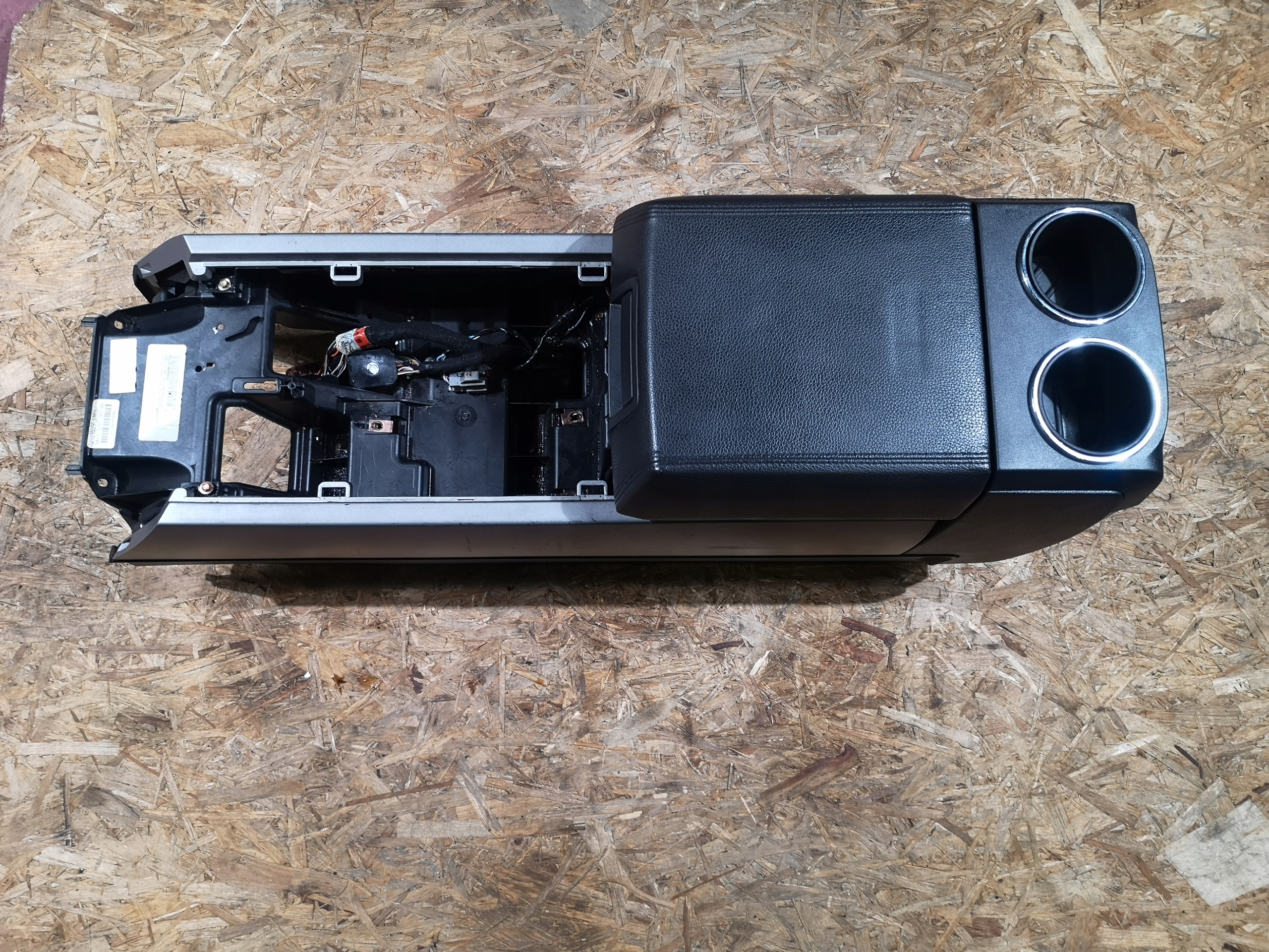 Центральный подлокотник Ford Expedition III