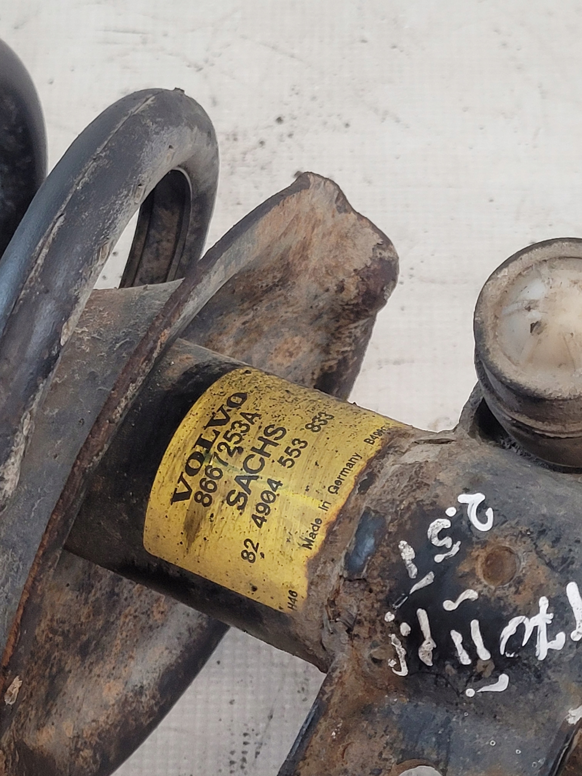 McPherson shock absorber right front VOLVO V70 II 2.5T 03r.