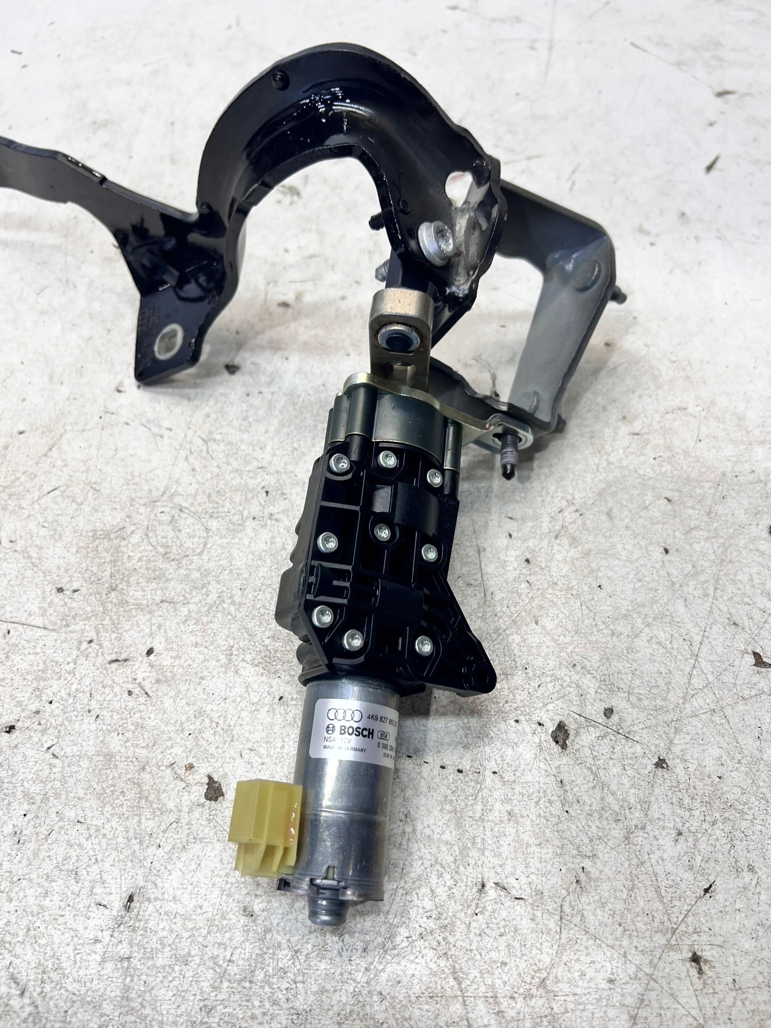 hinge SILNIKCZEK bonnet rear part right AUDI A6 C8 4K9827852B 4K9827300A