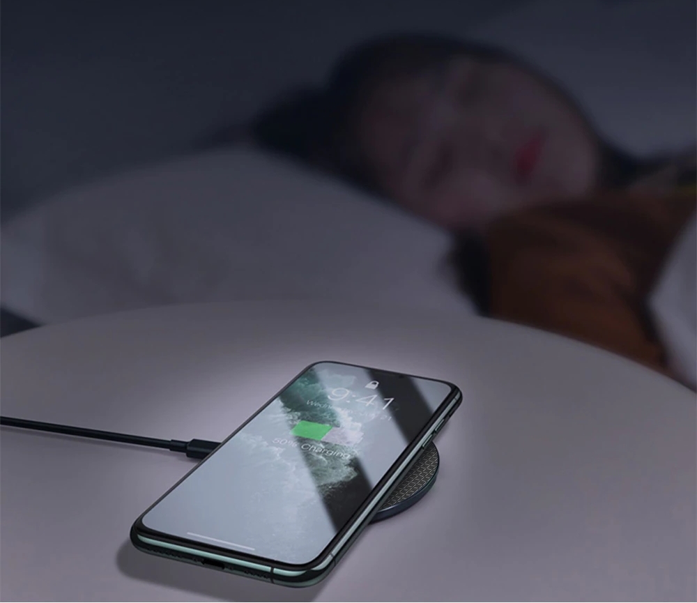 SZYBKA ŁADOWARKA INDUKCYJNA BEZPRZEWODOWA BIURKOWA Długość przewodu 0 m