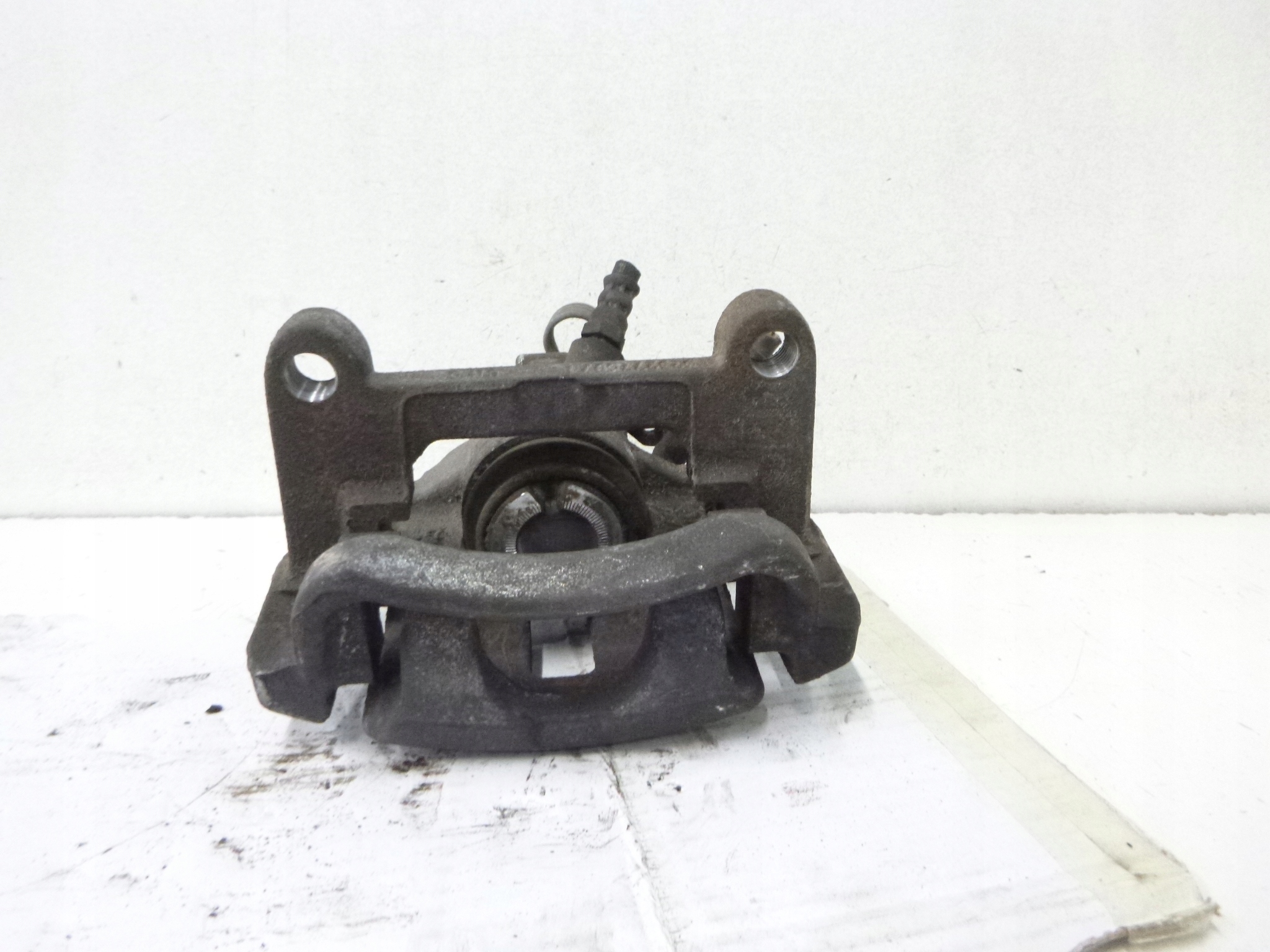 caliper brake rear part right Opel Vivaro 2.0 CDTI 2006r.