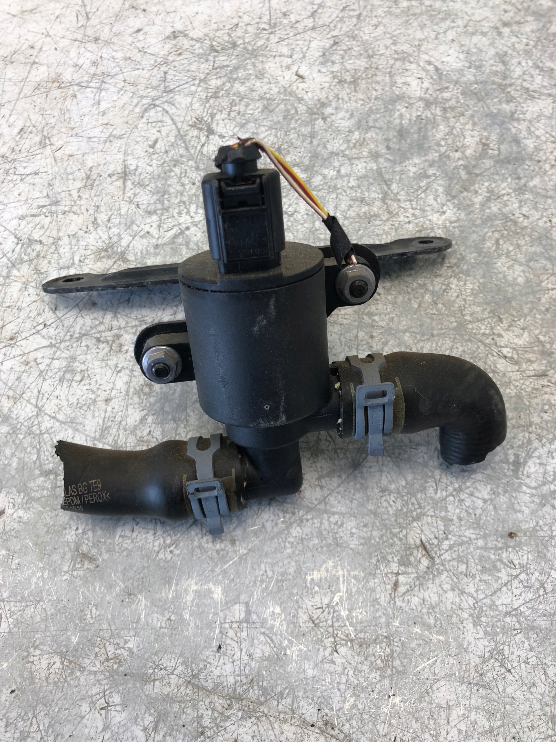 supplementary water pump AUDI A4 B8 A5 LIFT