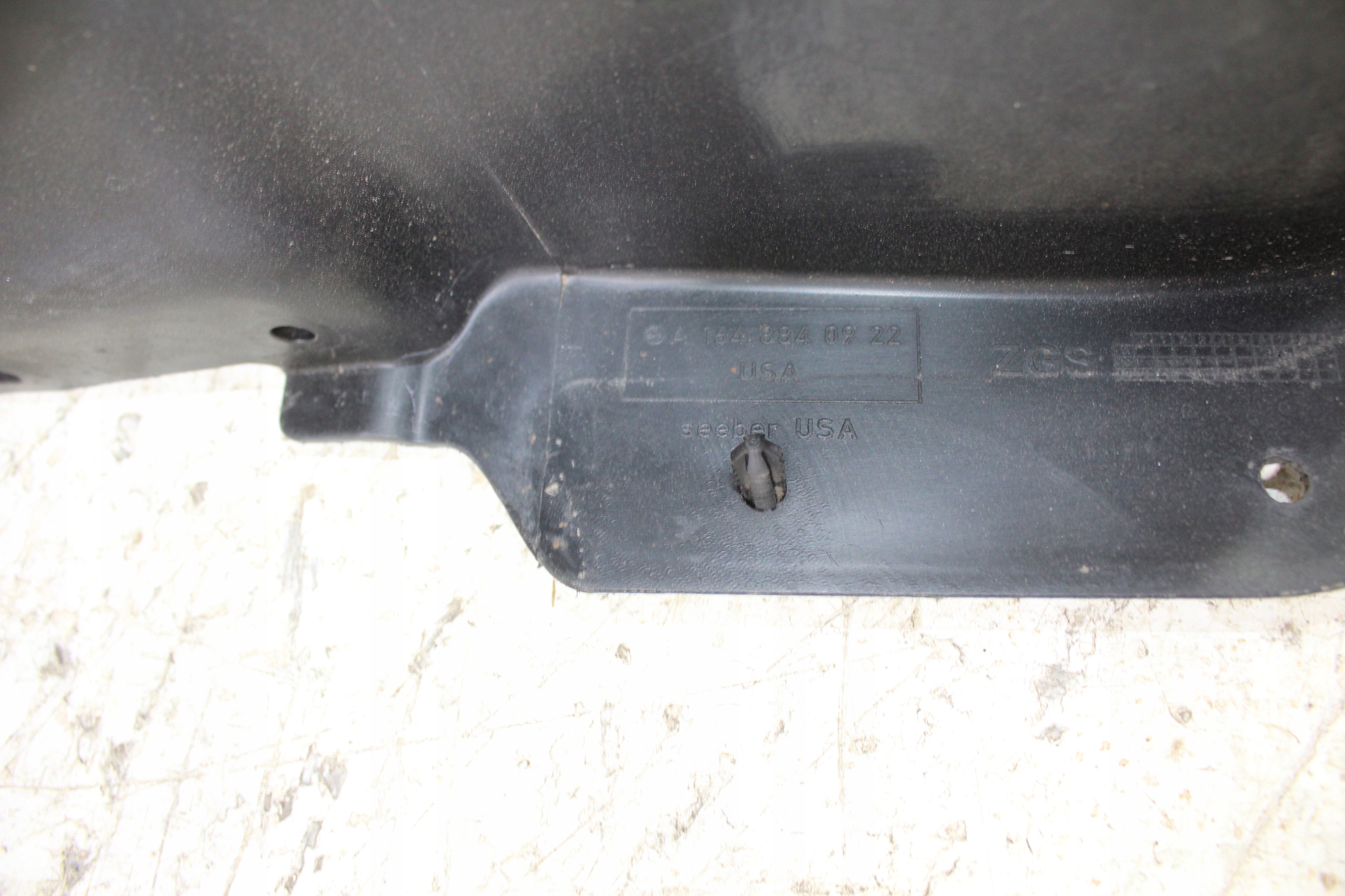 Mercedes ML W164 mudguard left front A1648840922 A1648840122