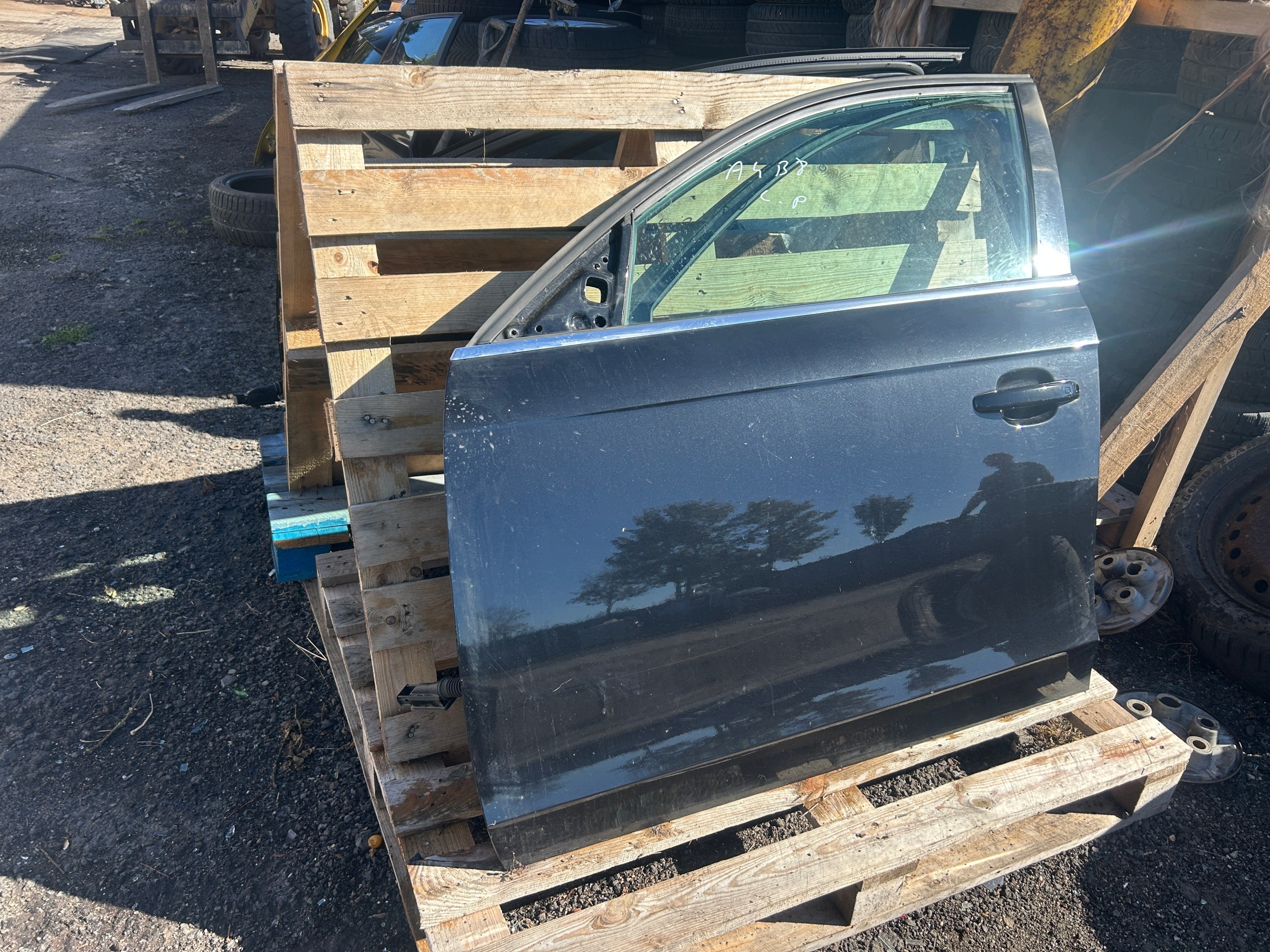 AUDI A4 B8 door left front LZ9Y