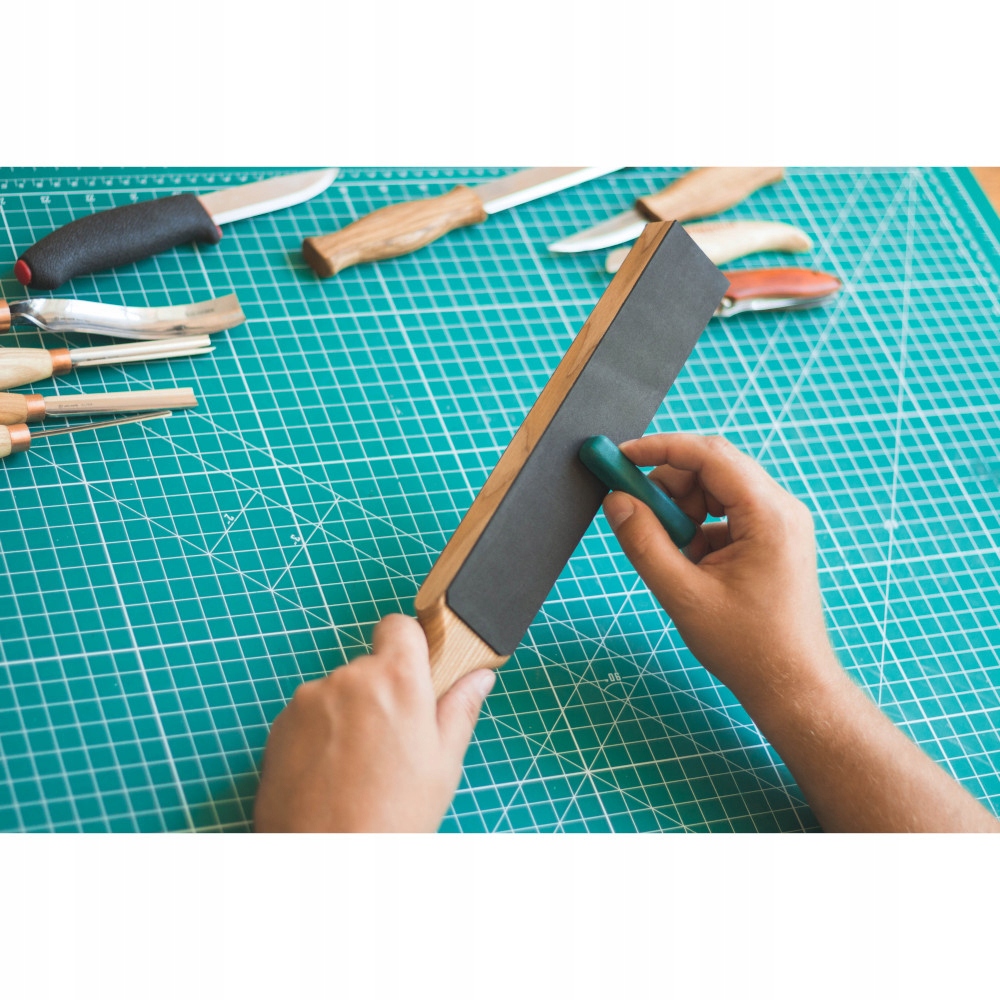 Dwustronna ostrzałka prosta pokryta skórą z pastą polerską Beaver Craft EAN (GTIN) 0655222645692