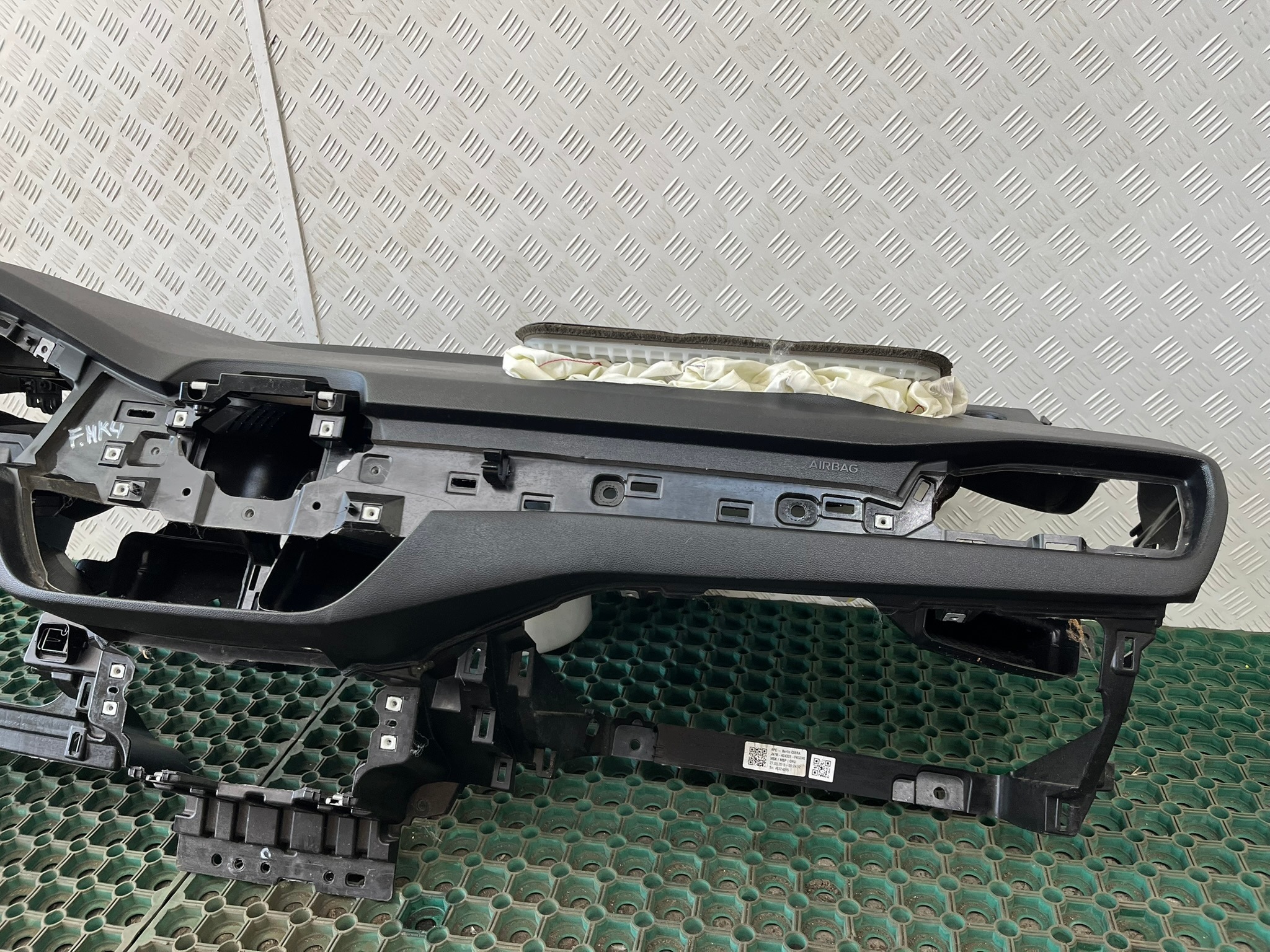 FORD FOCUS MK4 18-24 dashboard console WYSTRZELONA without HEAD UP below START/STOP
