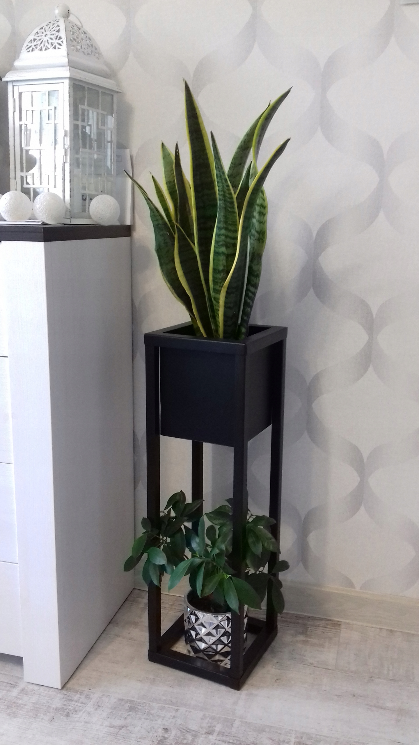 KWIETNIK STOJĄCY STOJAK NA KWIATY METALOWY NA ROŚLINY LOFT SPAWANY SOLIDNY Maksymalna liczba donic 1