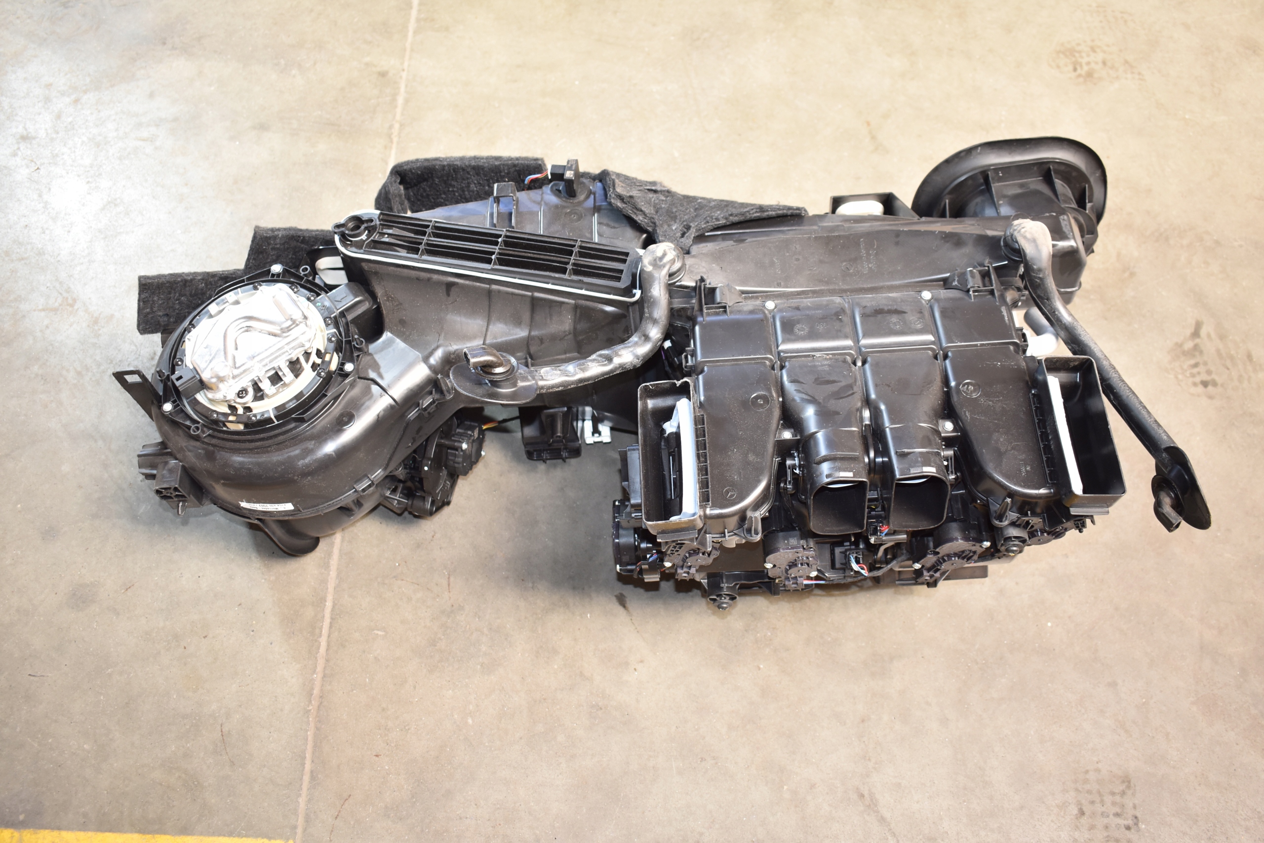 IDEALNA ohřívač MERCEDES W206 X254 GLC 1