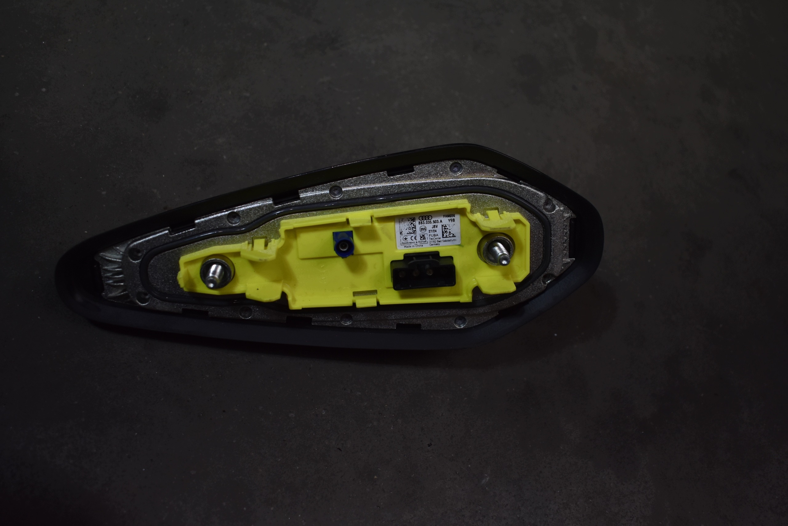 IDEALNA ANTENA dach Farbe Y9T AUDI A5 B10 1
