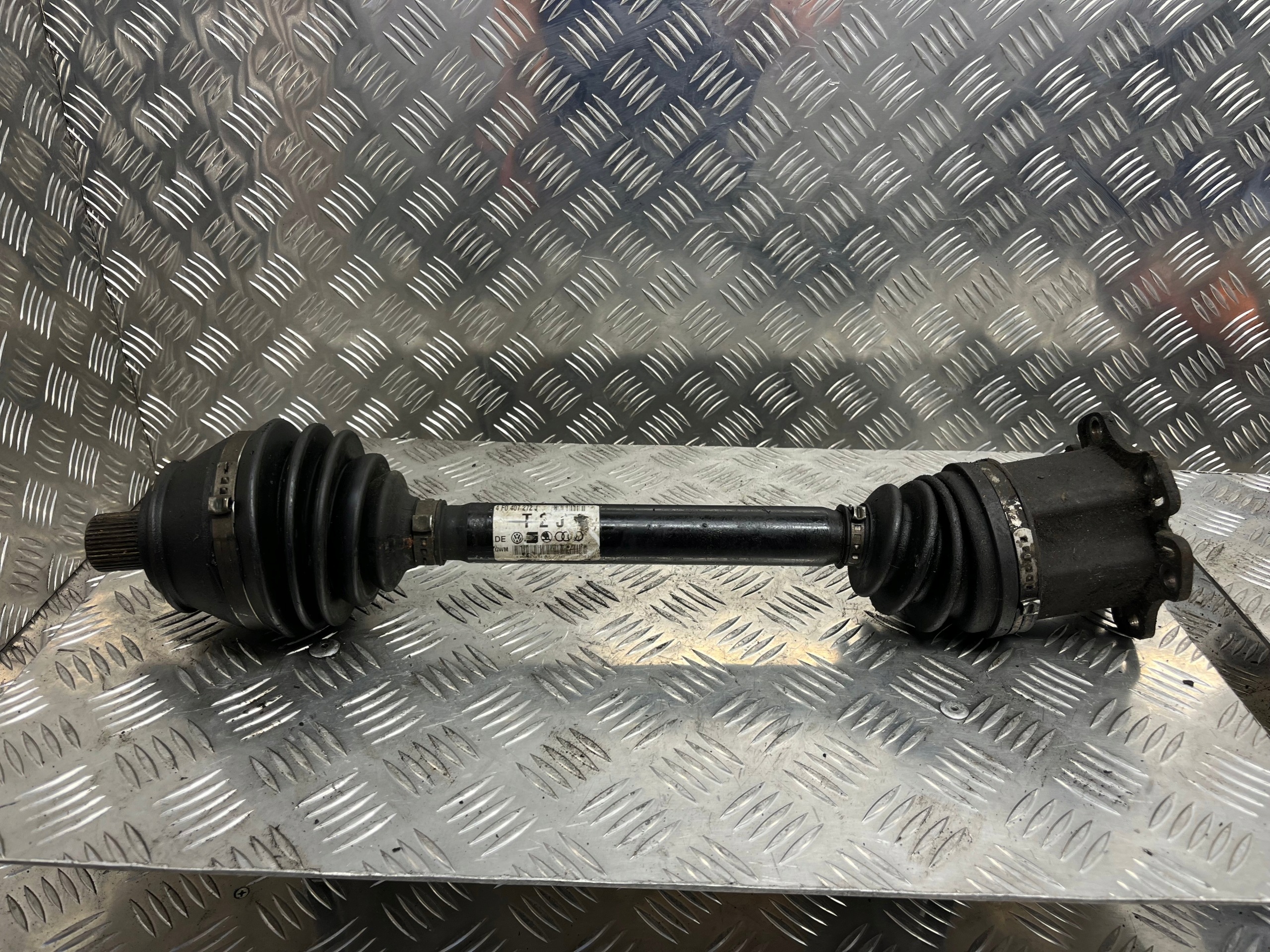semi-axis semi-axis right front AUDI A6-C6 4F0407272J