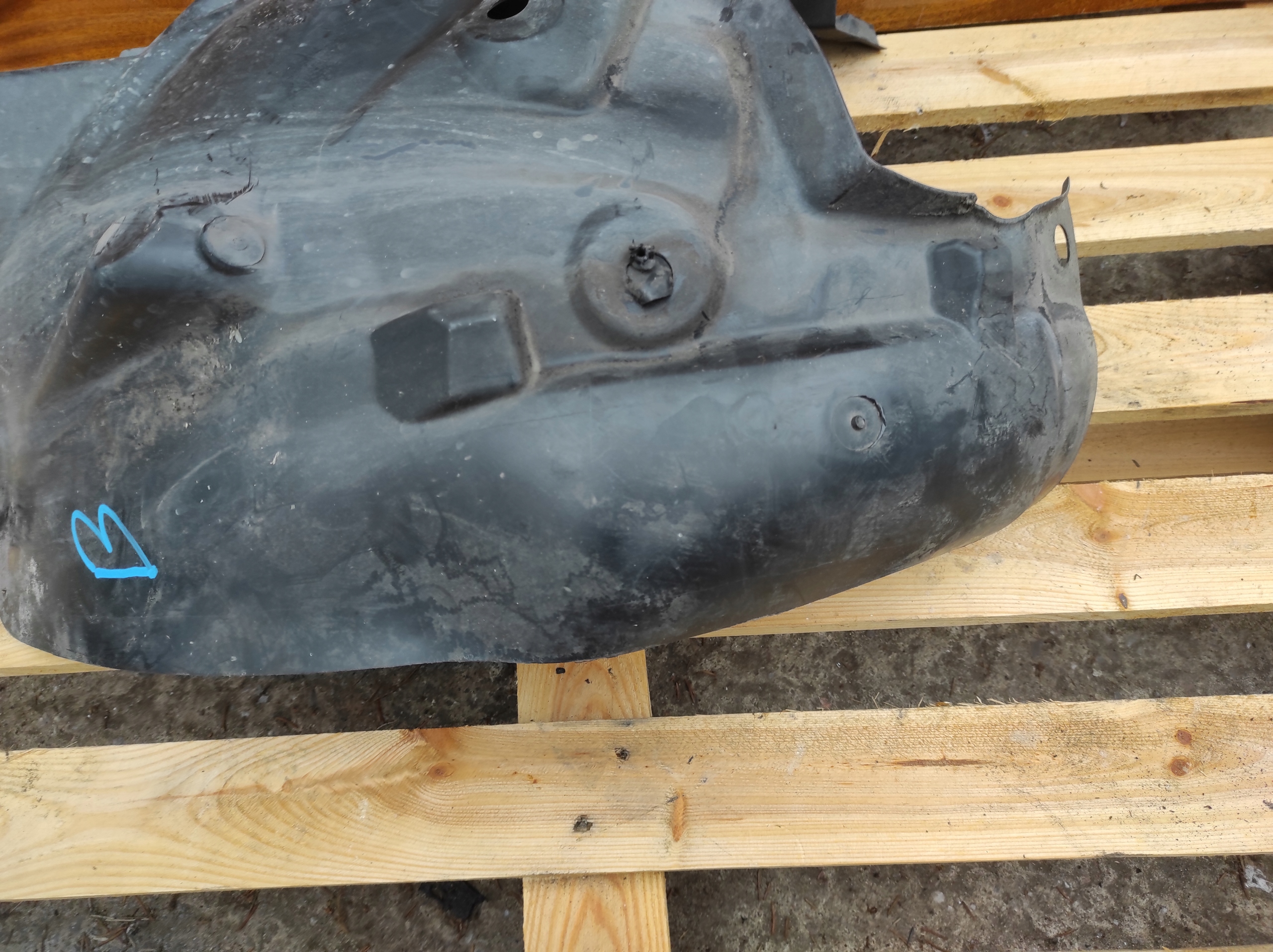 mudguard right front right front part rear CLIO IV 638428084R