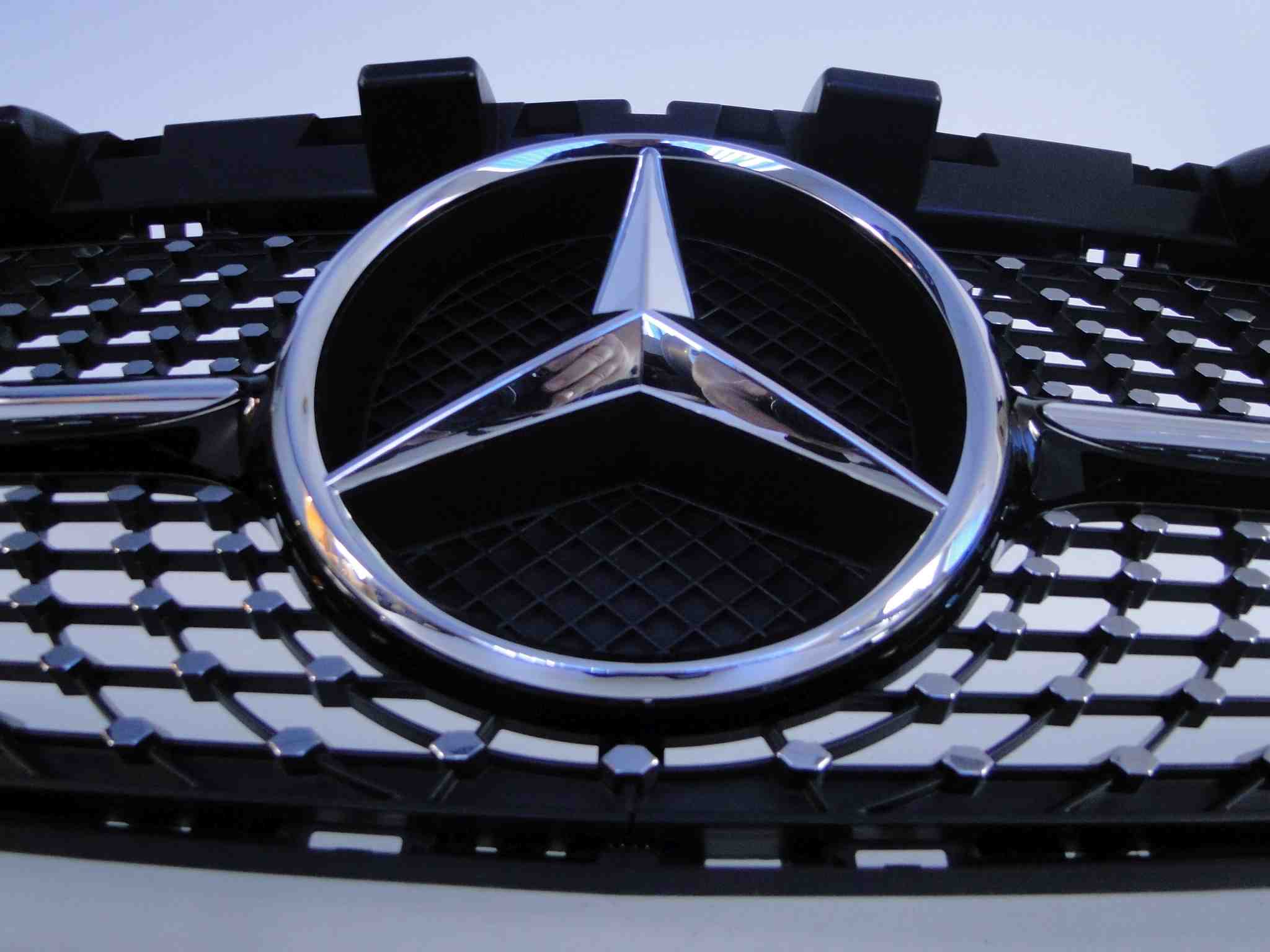 MERCEDES CLA 117 GRILL ATRAPA AMG DIAMENT Strona zabudowy przód
