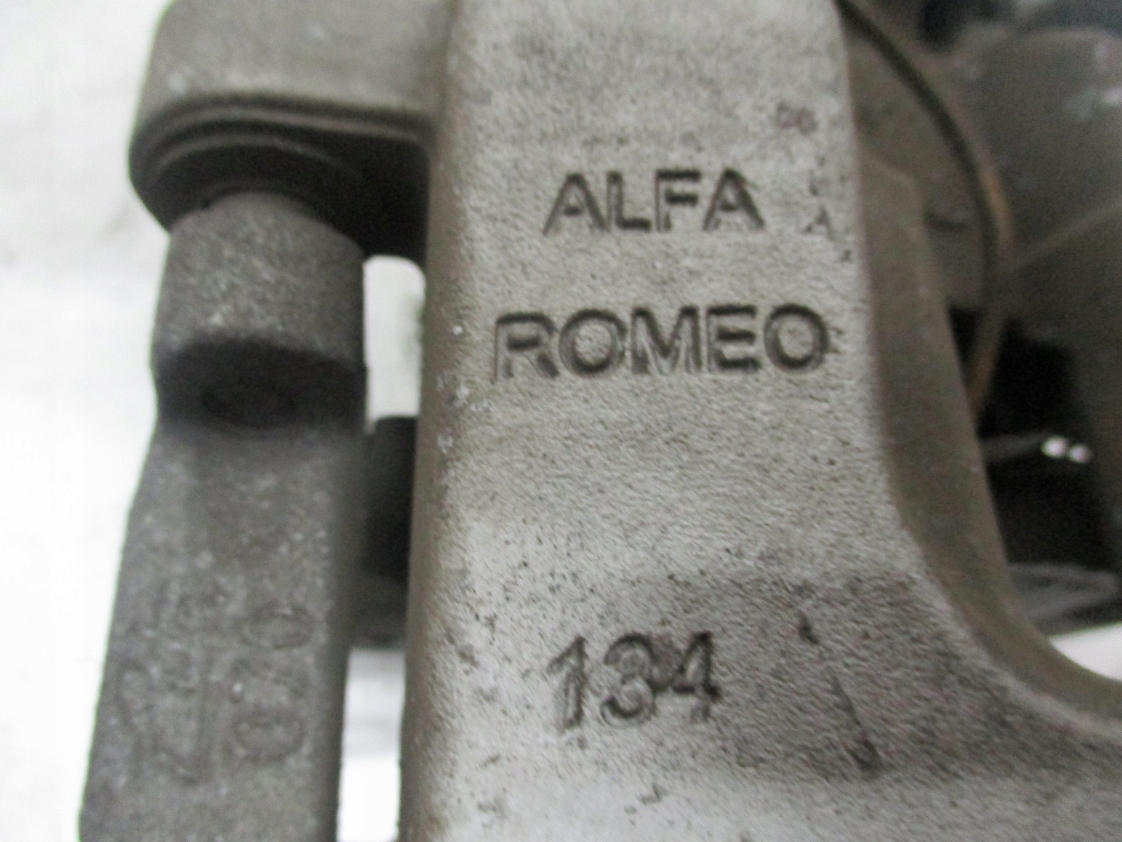 caliper calipers ALFA ROMEO STELVIO 2,0i 17R rear part rear.