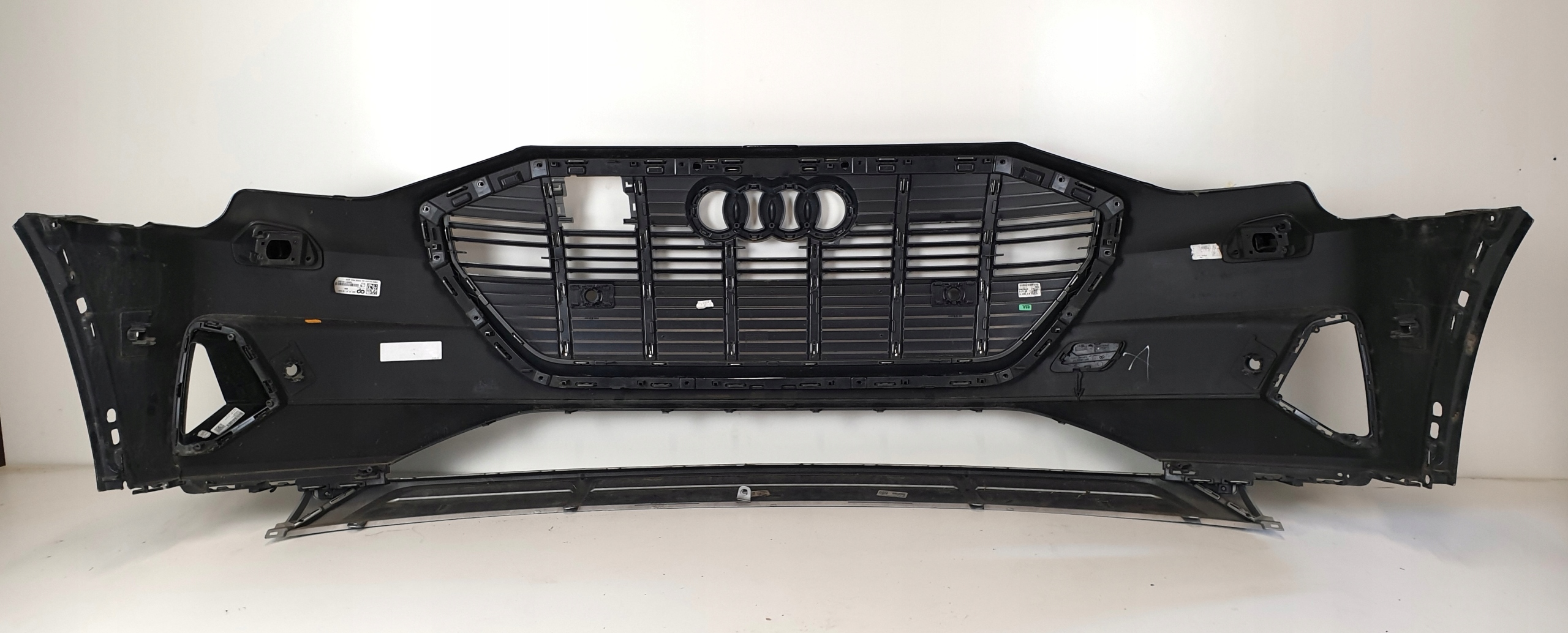 AUDI E TRON 4KE ZDERZAK PRZÓD PRZEDNI Kolor do lakierowania