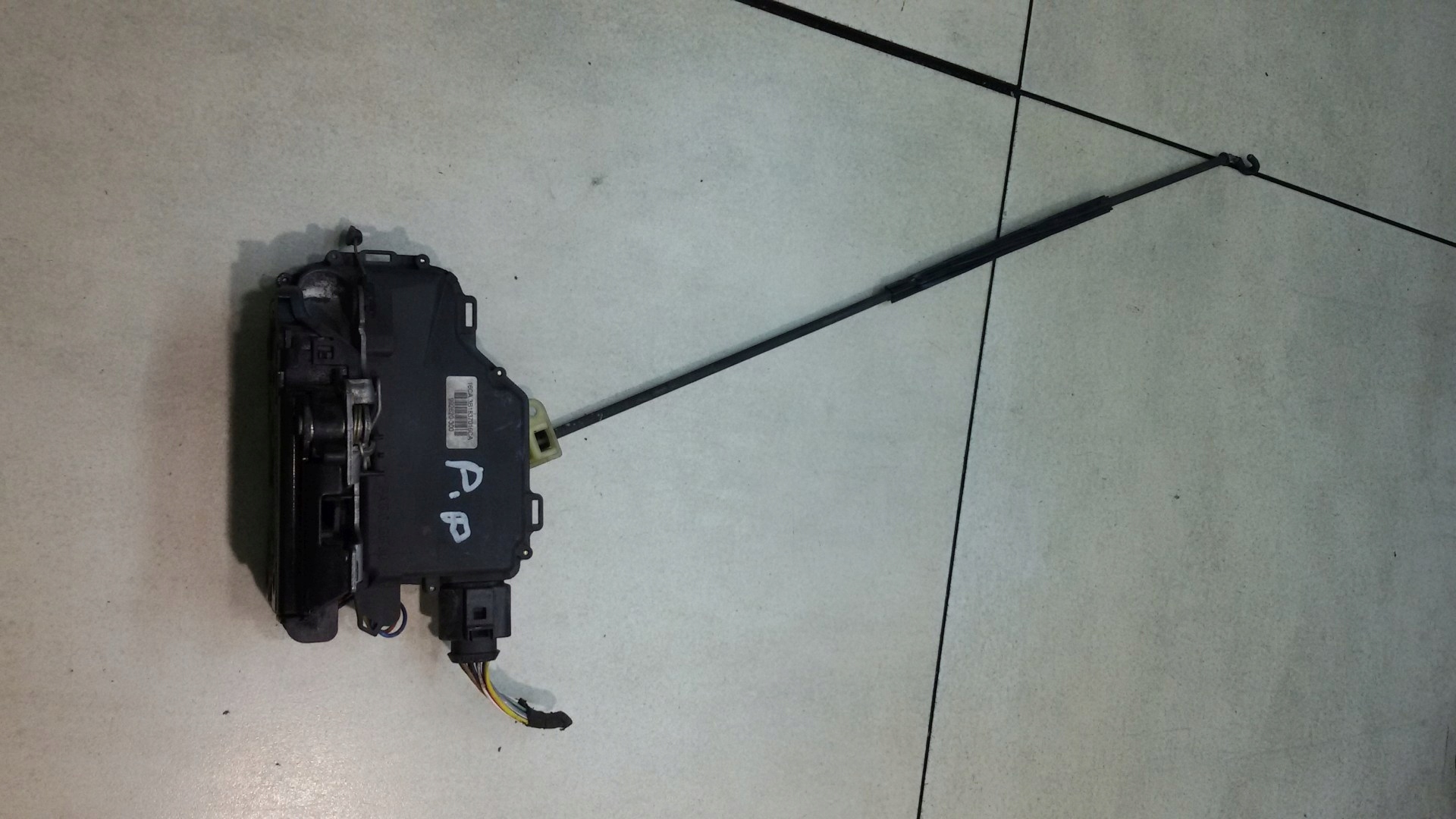 lock door right front OCTAVIA and 3B1837016CA 8 PIN