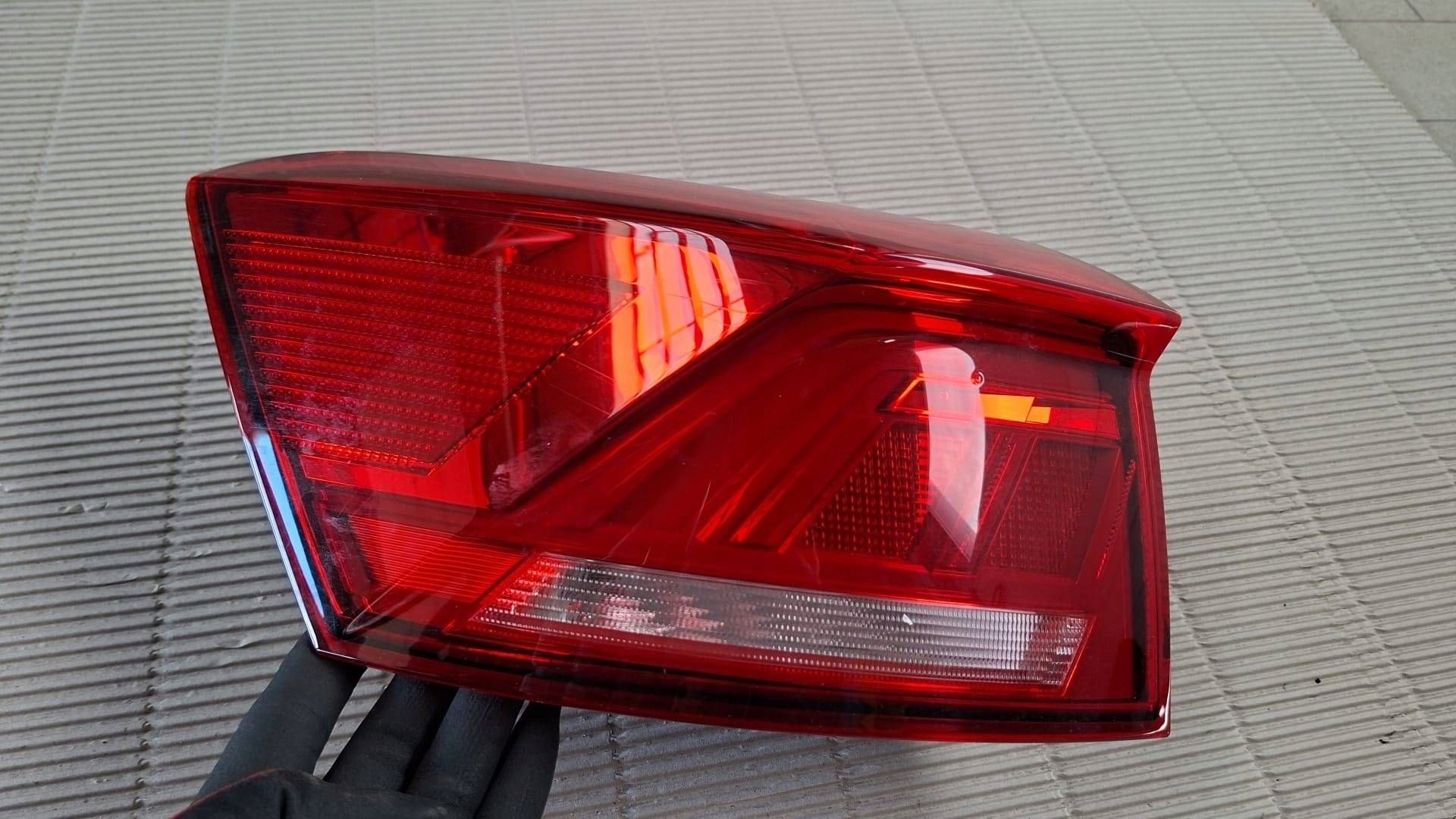 light rear rear part side left Volkswagen T-Roc cabrio 2GC945095D stan bdb