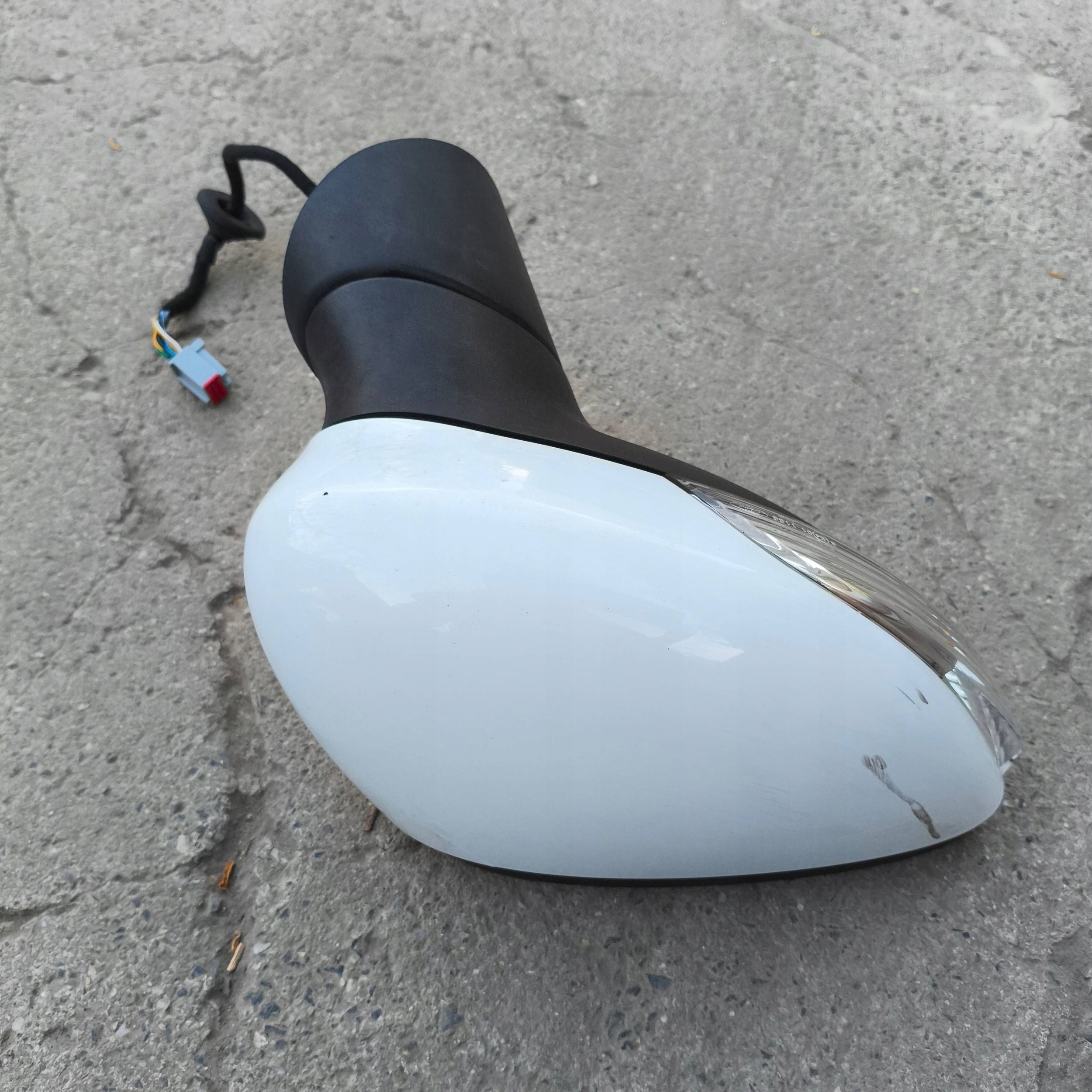 Ford Fiesta MK7 LIFT mirror side right BIALE HC 10 PIN