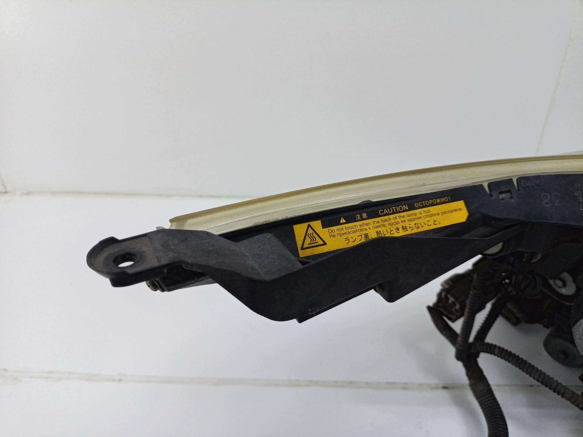 light front left side Toyota Avensis 3 T270 facelift ZRT272W 2014