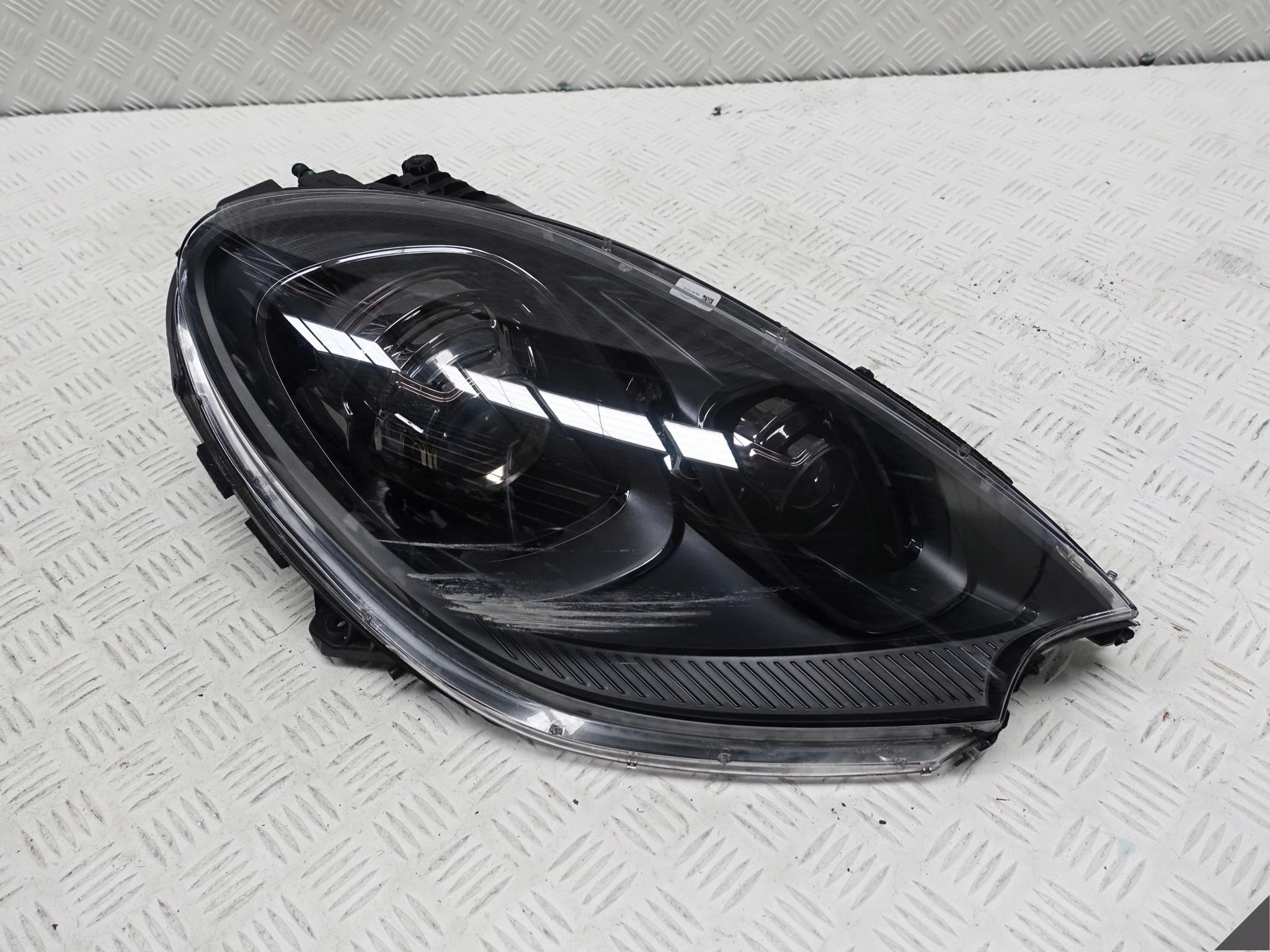 PORSCHE MACAN GTS 95B 13-17 XENON LED PRAWA EUROPA