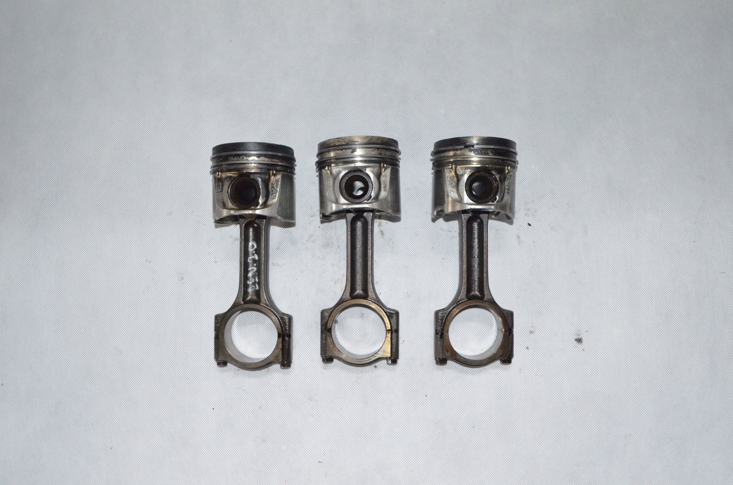 Tłok + korbowód Renault Trafic Laguna II 2.0 DCI Producent części Renault OE