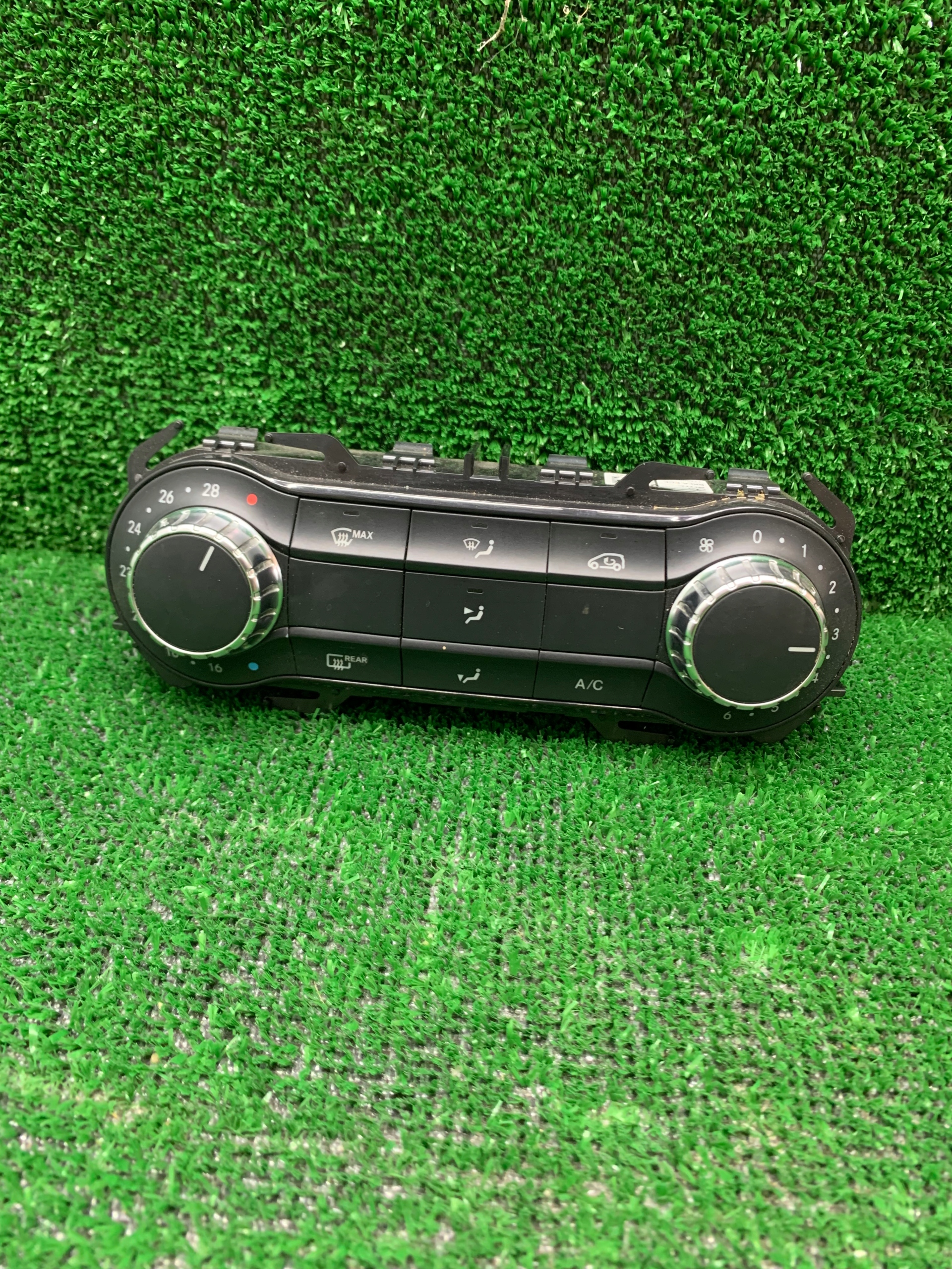 Panel klimatyzacji Mercedes B klasa W246 a2469009004